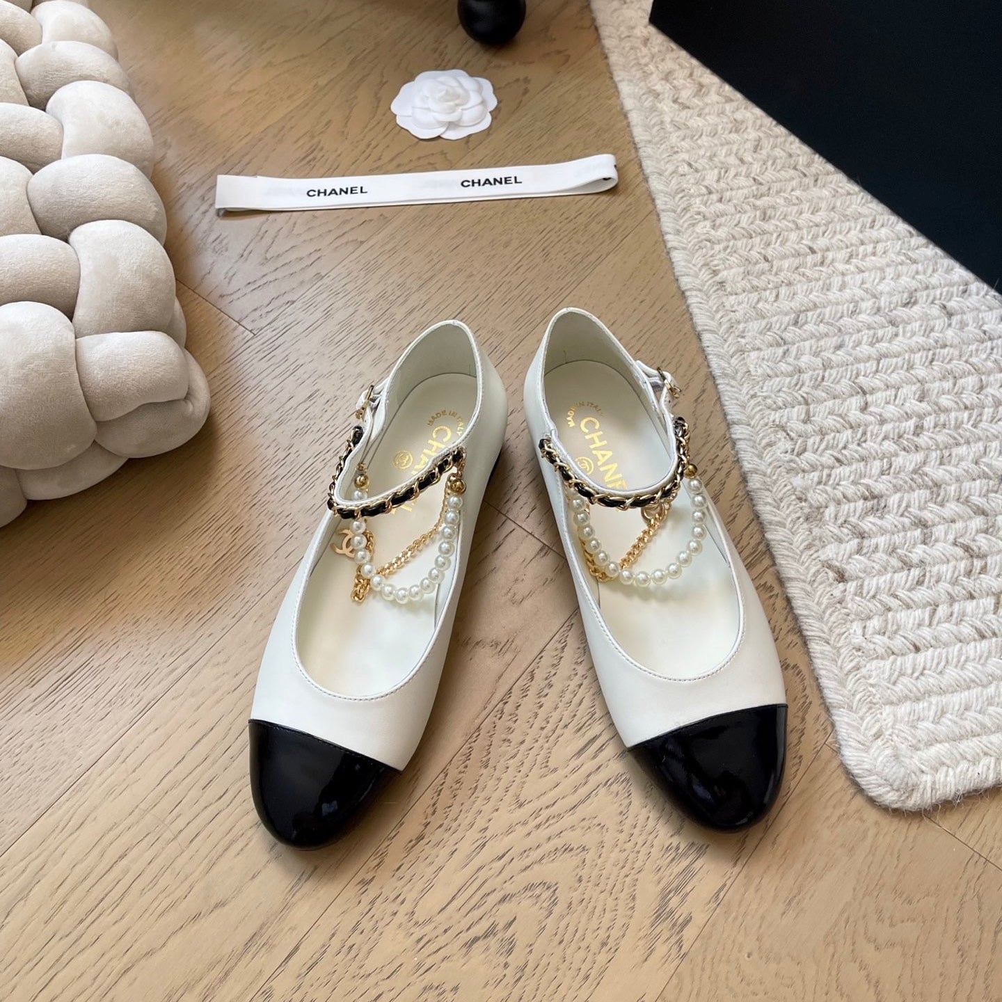 CC 25 Pearls Mary Jane Shoes White Black Lambskin & Calfskin 399019