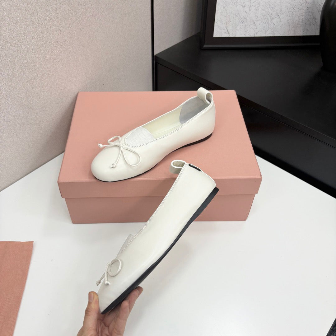Miu Élan Bow-Detail Ballet Flat White Cowhide