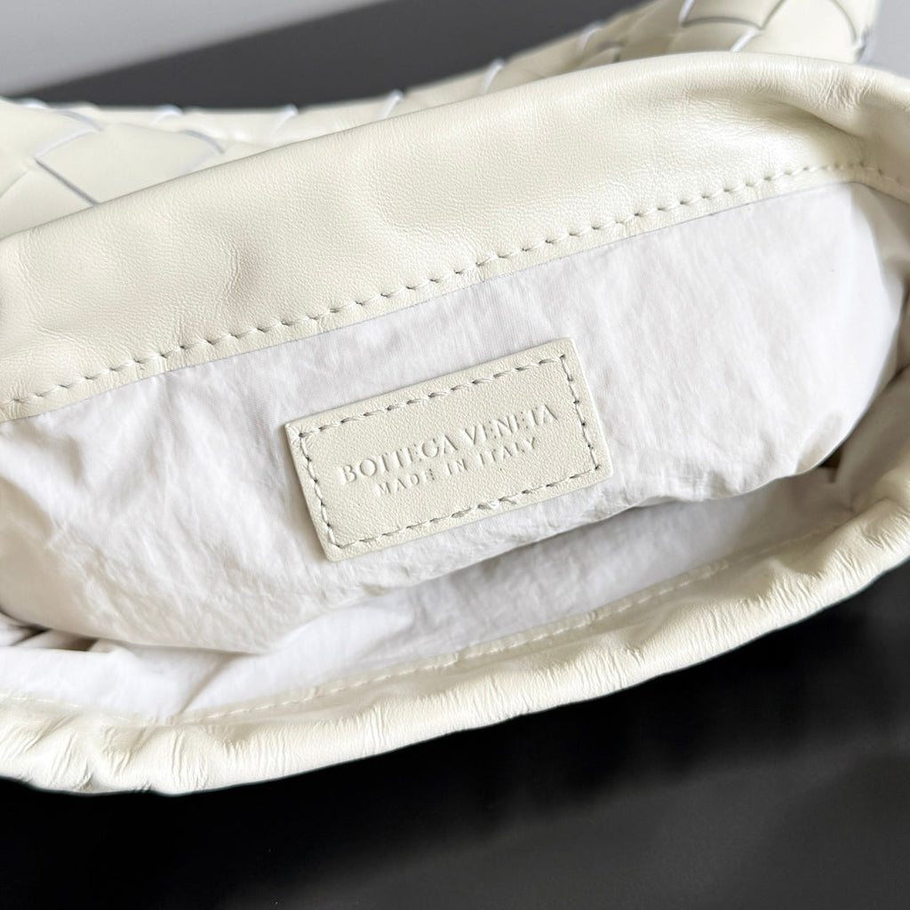 BV Small Dustbag 21cm Sea salt Intrecciato Calfskin Leather
