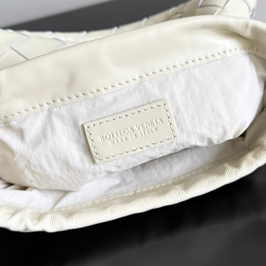 BV Small Dustbag 21cm Sea salt Intrecciato Calfskin Leather