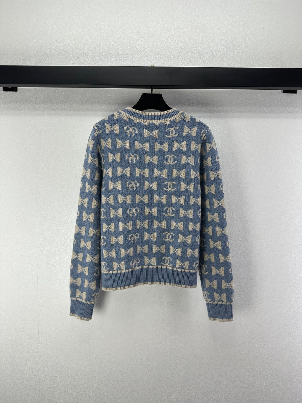 Chanel 2025 Double-C bow Knit Sweater Cashmere 329230