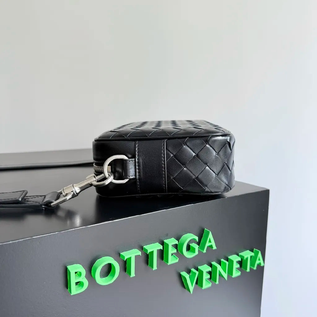 BV 25 Small Intrecciato Camera Bag 24.5cm Black Cowhide HW