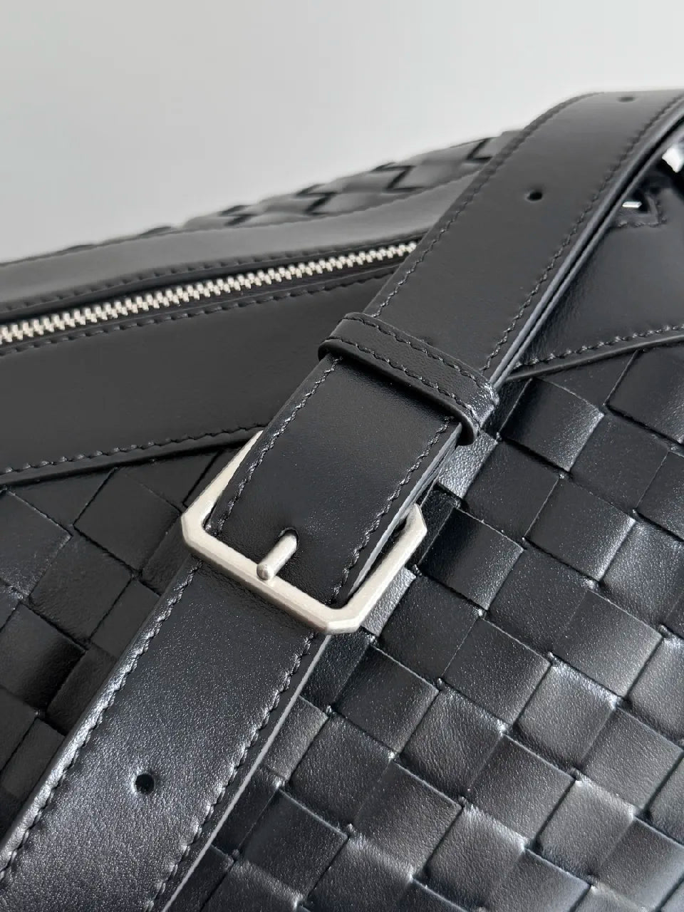 BV 25s  Bottega Veneta Duffel Bag Black Intrecciato leather