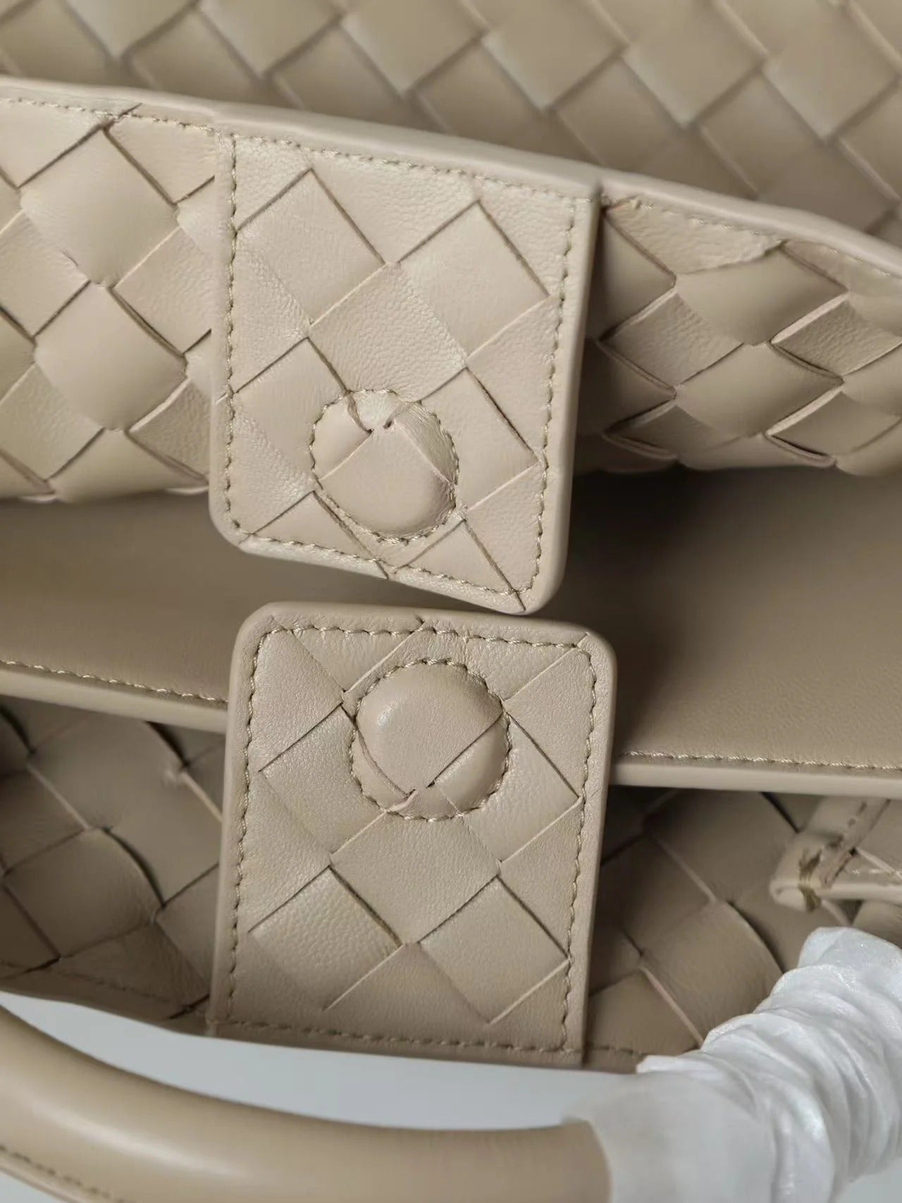 Bottega Veneta 2026 Andiamo Bag 32cm Beige Lambskin