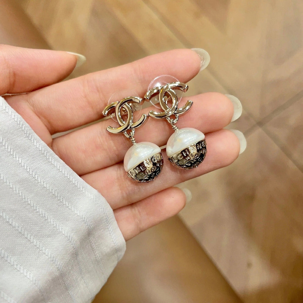 CC Pendant Double C Pearl Gold Earrings