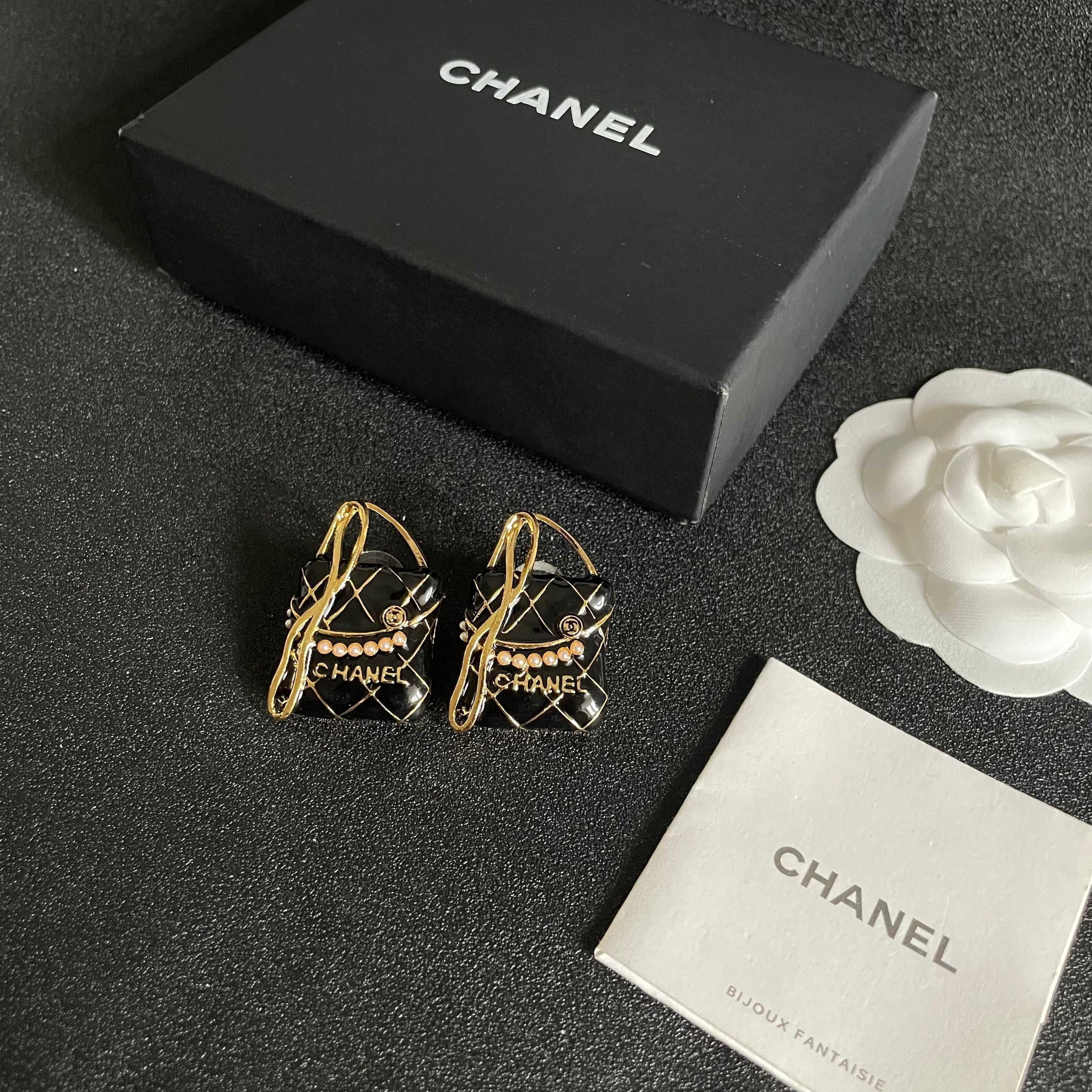 CC    Double C Bag Black Gold Earrings