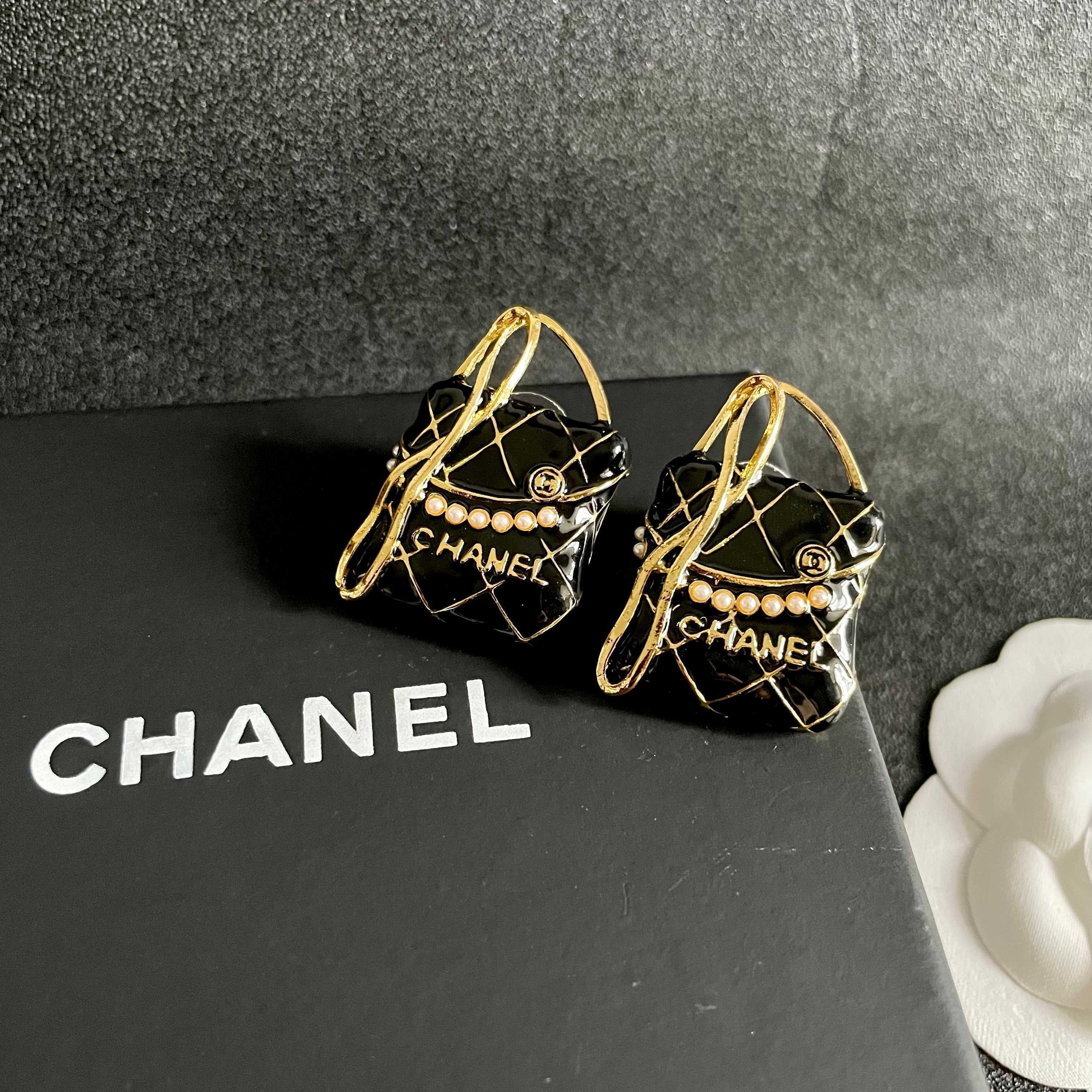 CC    Double C Bag Black Gold Earrings