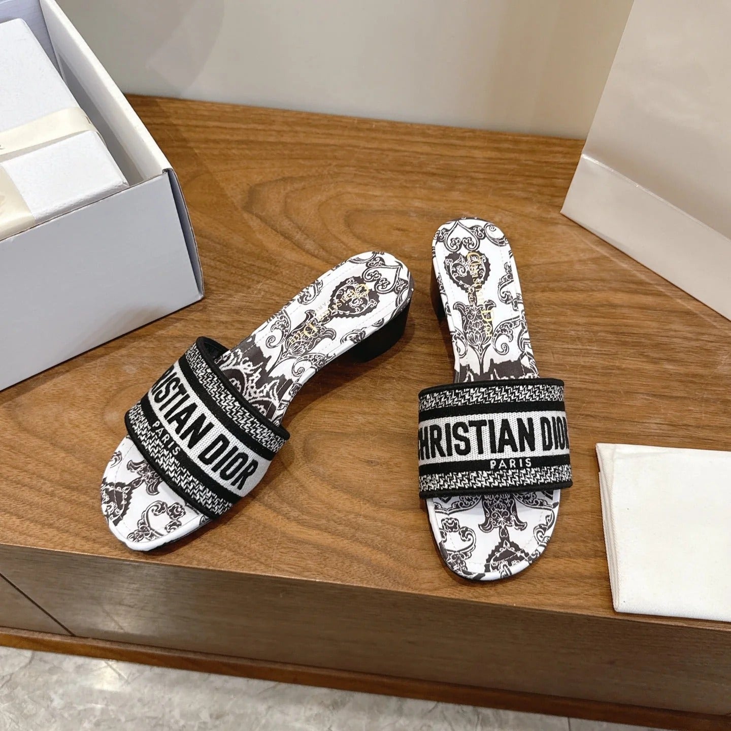 CD 26s Embroidered Sandals Canvas Cowhide 685577
