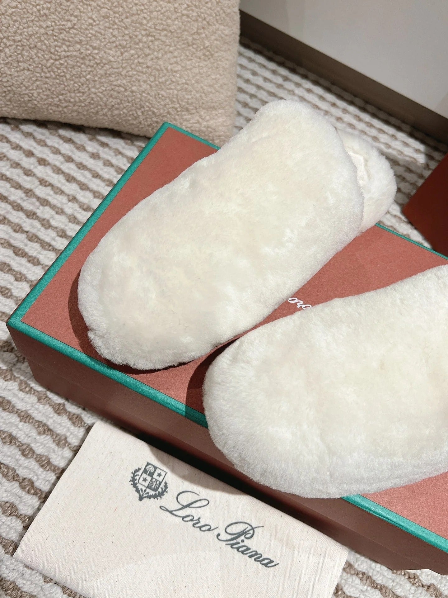 LP NATURAL WINTERCOZY WOOL WHITE SLIPPERS