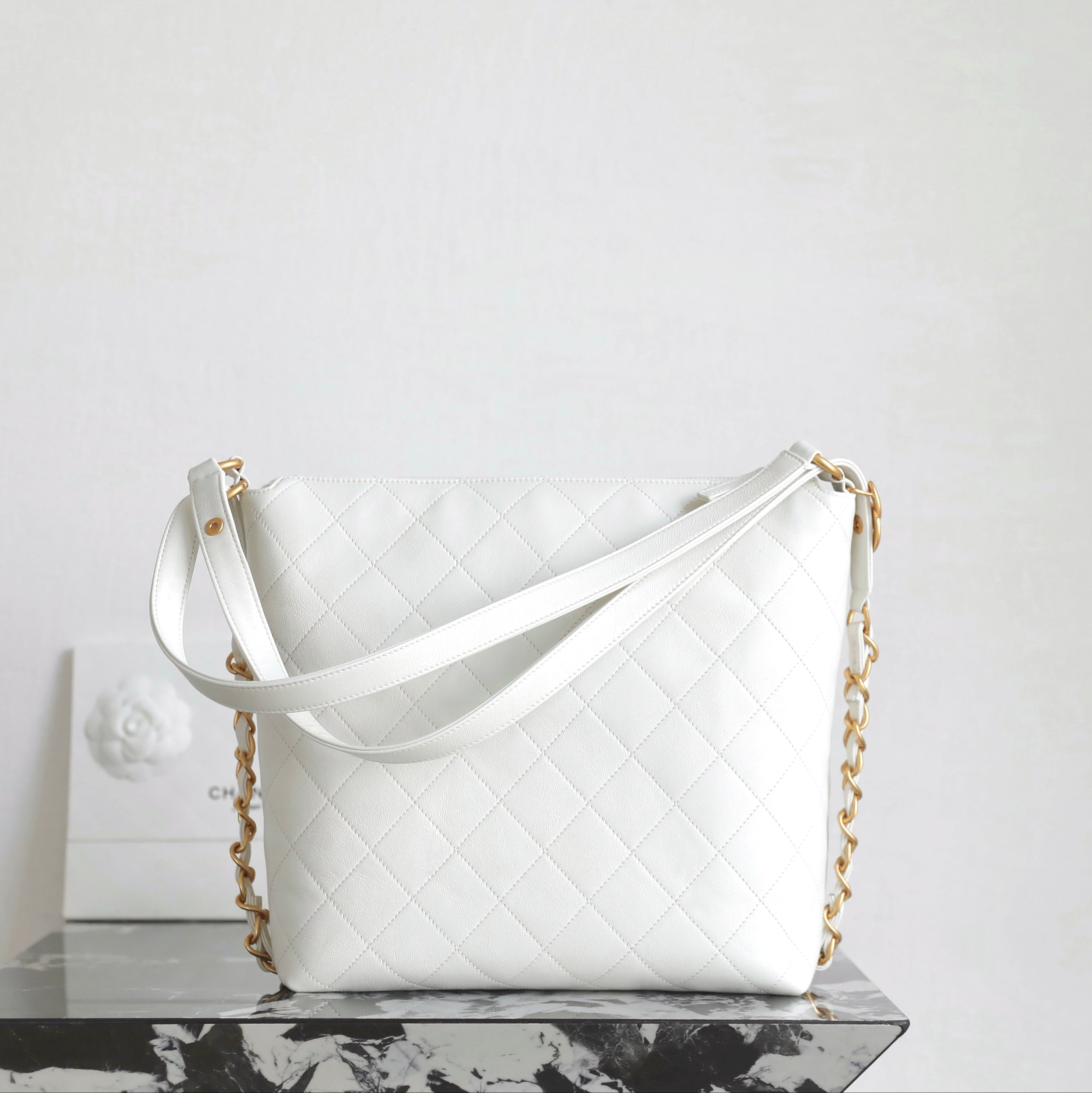 Chanel 25s ???????? medium backpack  white calfskin 340203