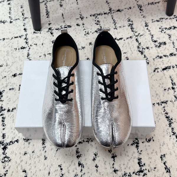MM Tabi 6-Point Toe Lace-up Shoes Sliver Metalic Calfskin 558425