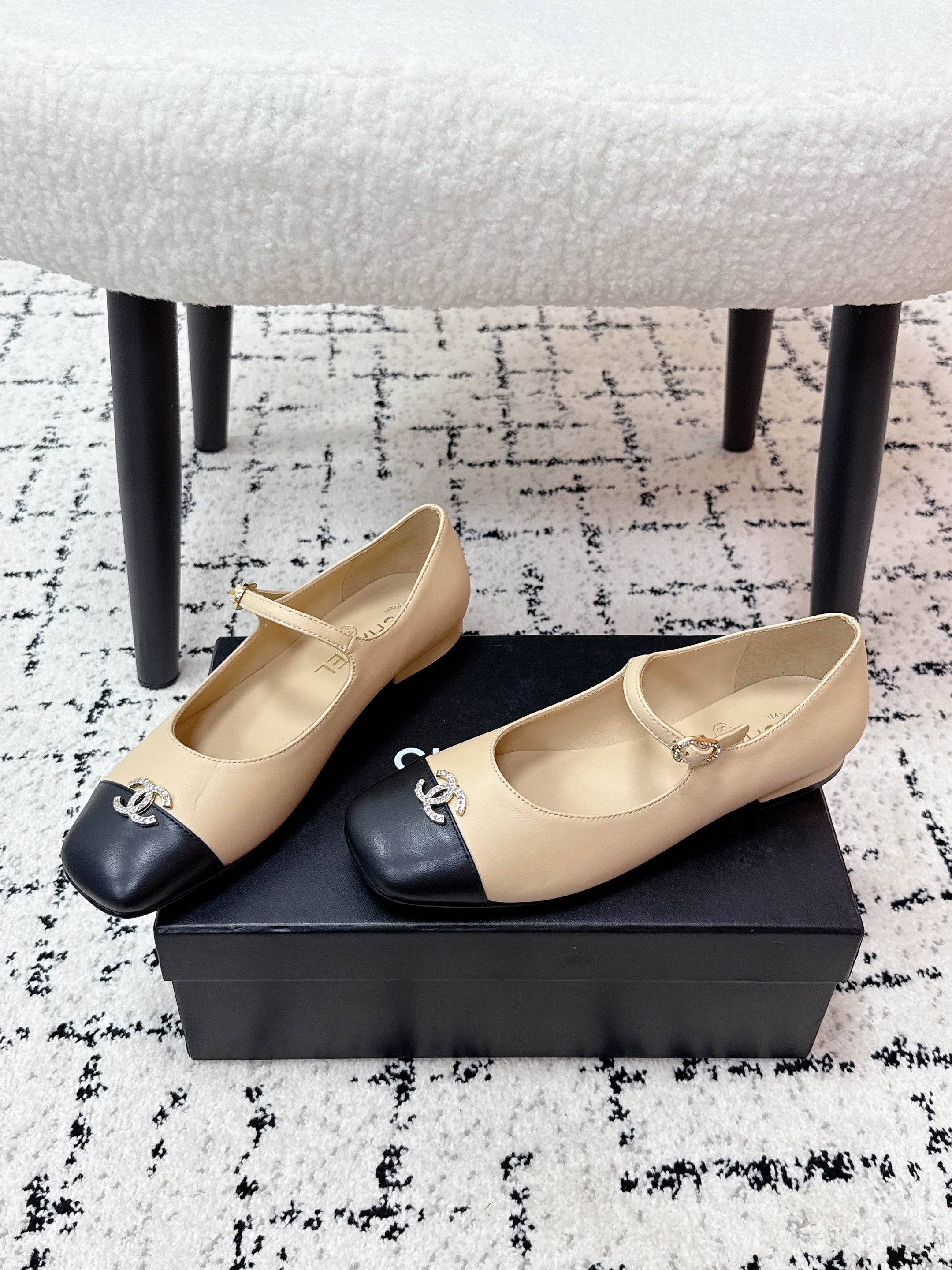 CC 25B MaryJane Shoes Black Beige Sheepskin