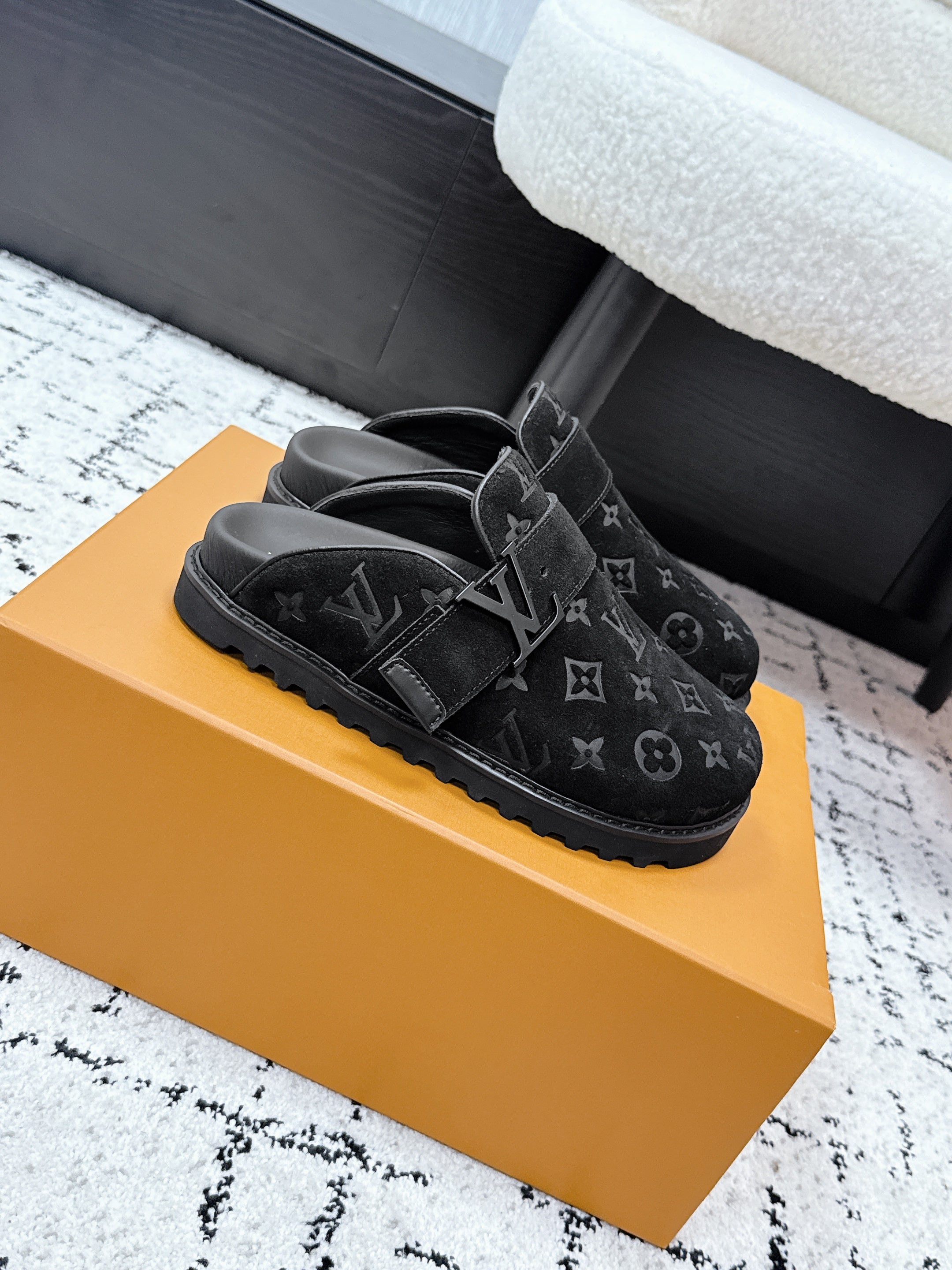 LV Cosy Comfort Mules Full Black Monogram Suede 616989