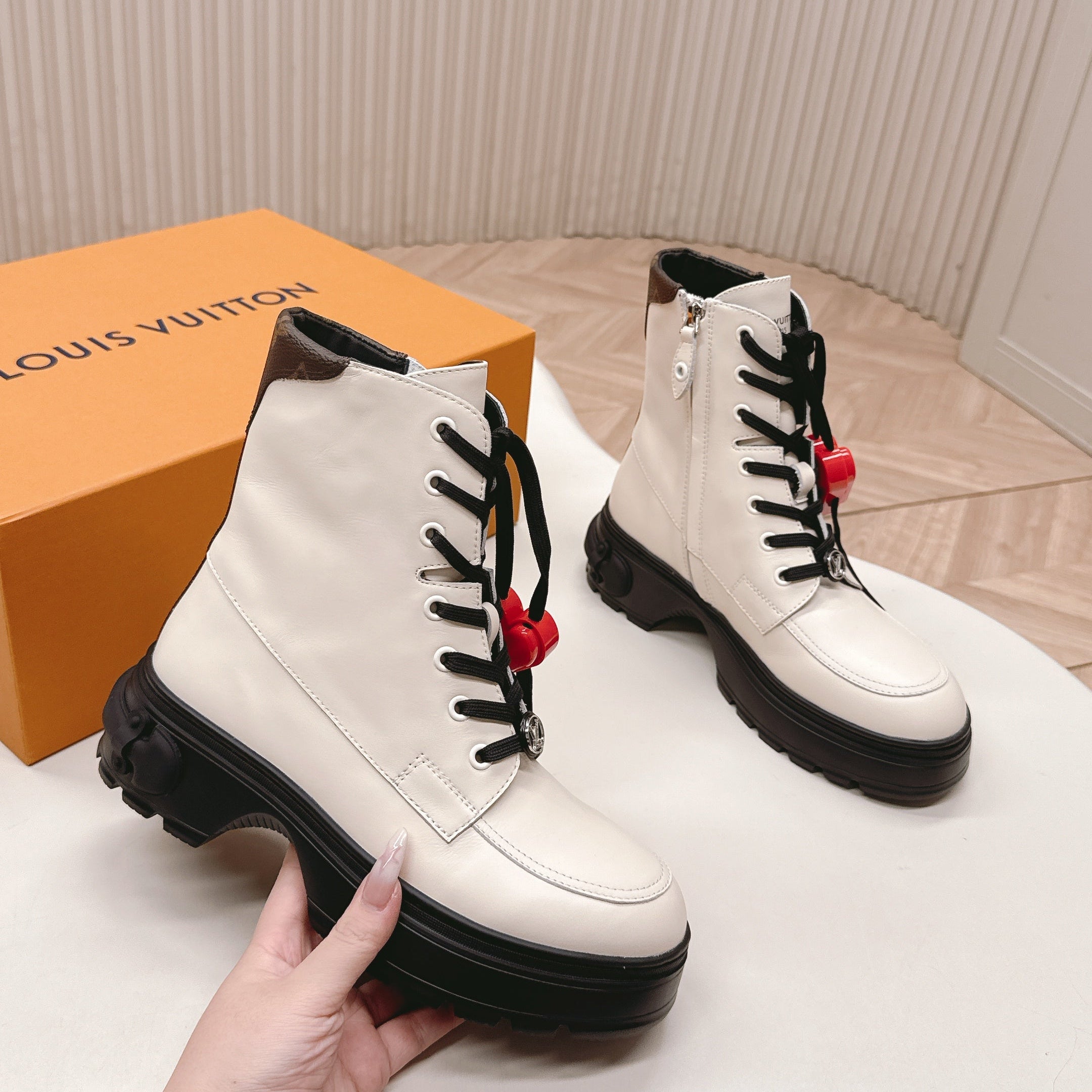 LV 2026 Martin Boot With Heart-shaped White Calfskin 595468