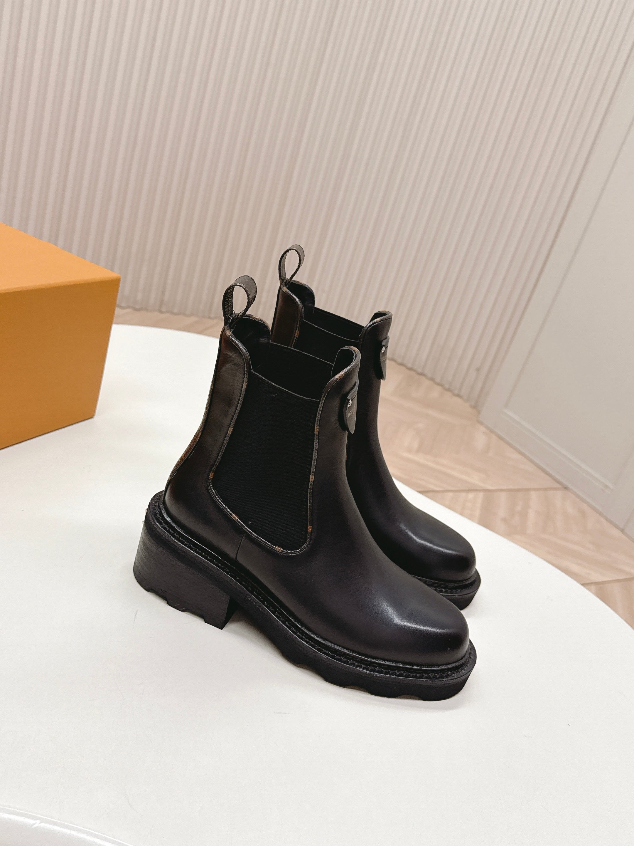 LV 2026 Beaubourg Platform Ankle Boot Black Calfskin 595465