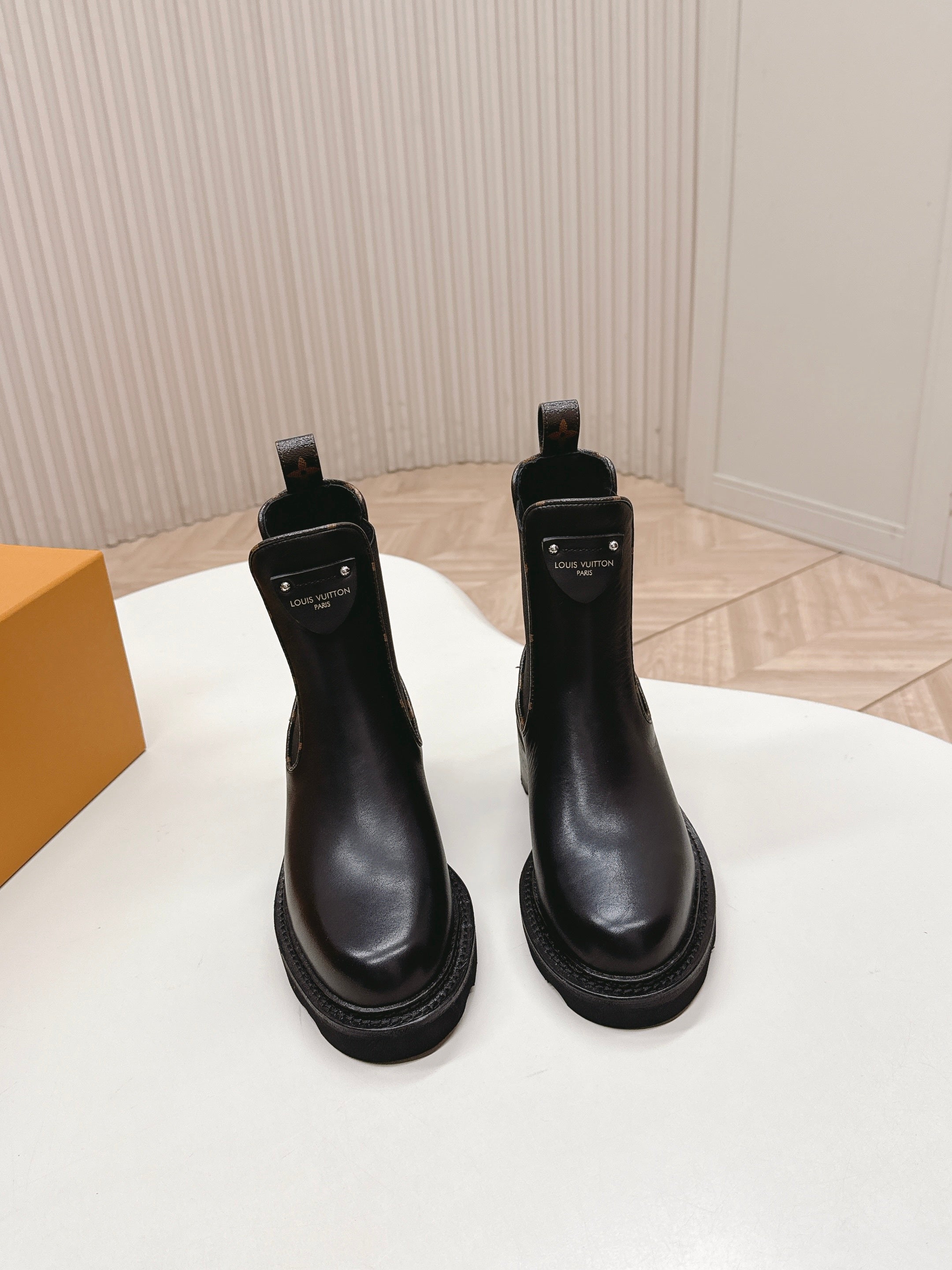 LV 2026 Beaubourg Platform Ankle Boot Black Calfskin 595465