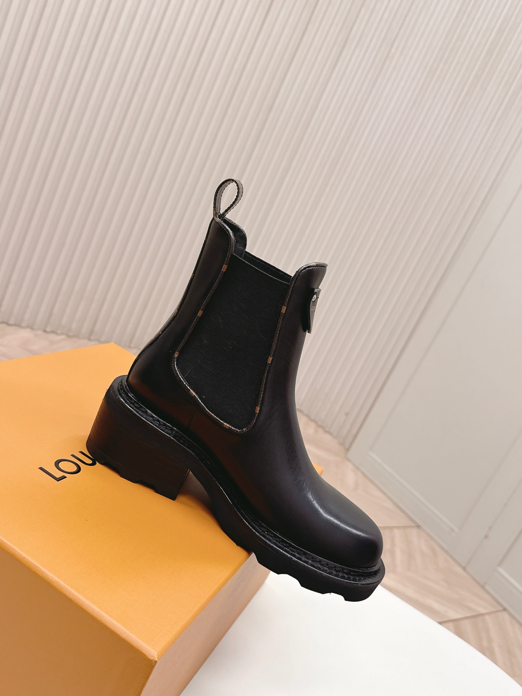 LV 2026 Beaubourg Platform Ankle Boot Black Calfskin 595465