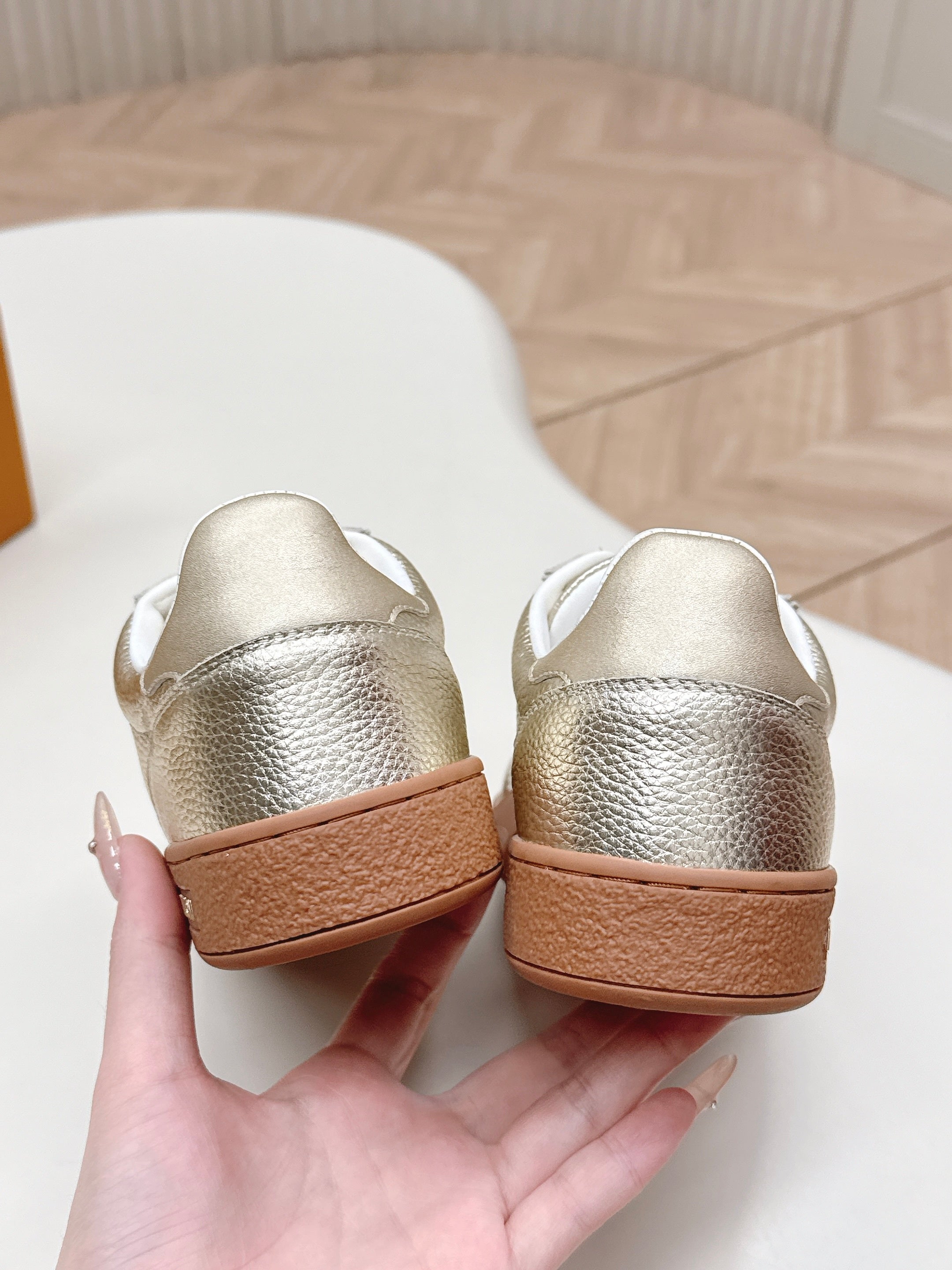 LV 2026 Frontrow Sneaker Golden Cowhide 595446