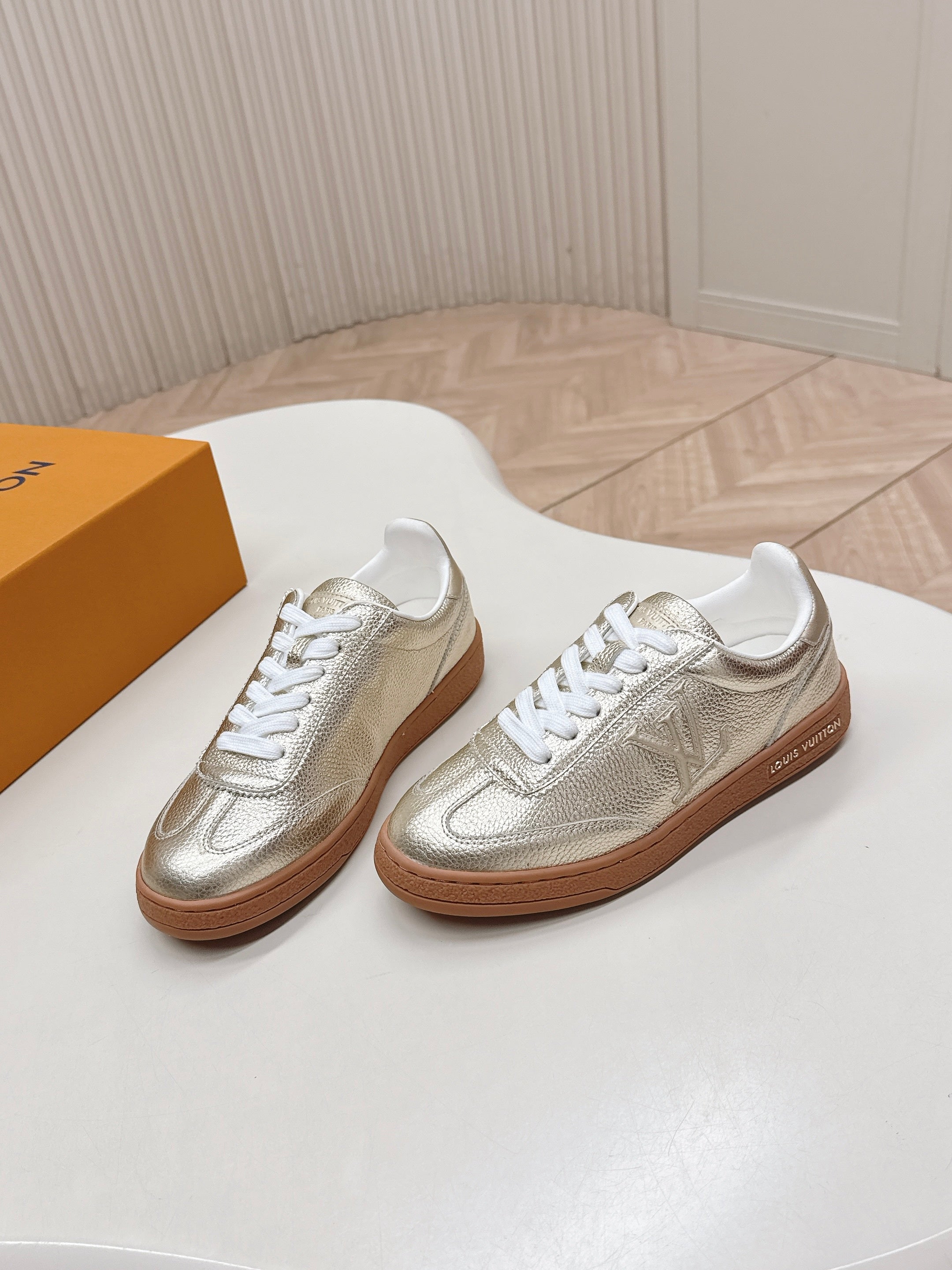 LV 2026 Frontrow Sneaker Golden Cowhide 595446