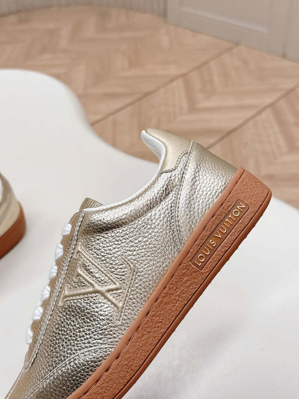 LV 2026 Frontrow Sneaker Golden Cowhide 595446