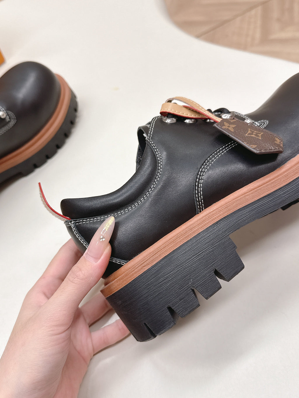 LV 26s Remix Derby Black Cowhide 595412