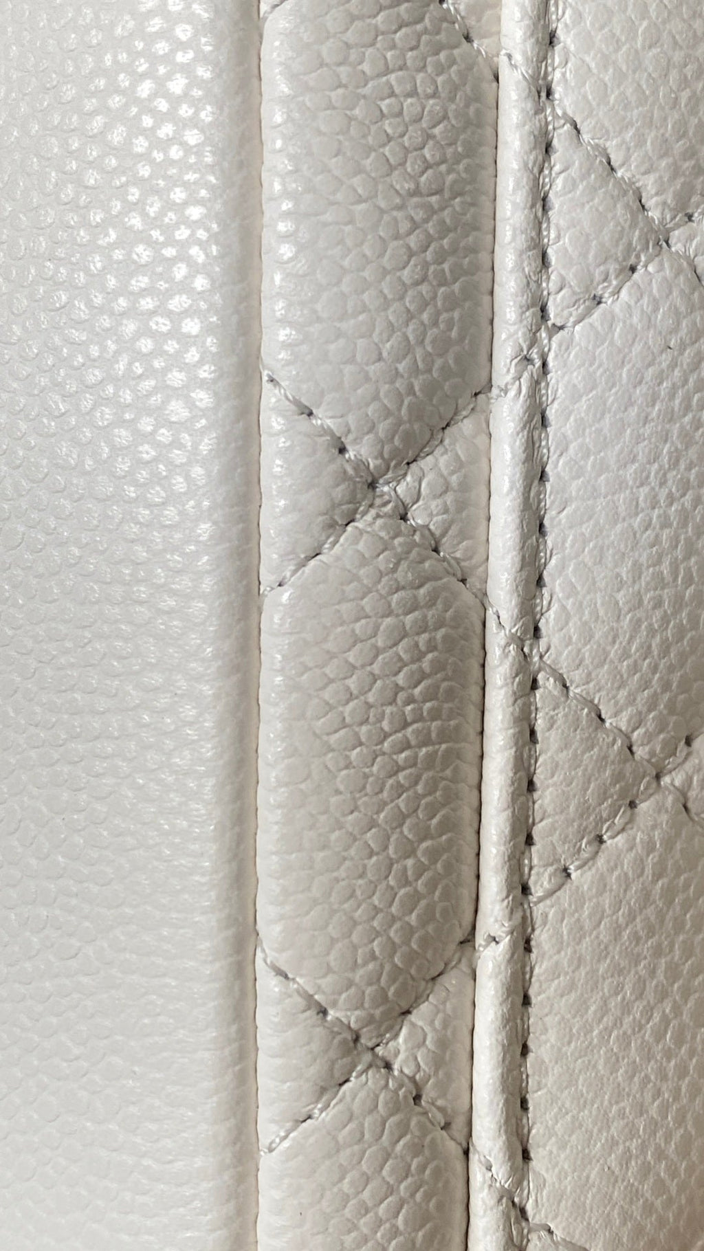 Chanel 25 Backpack 18cm White Caviar Leather