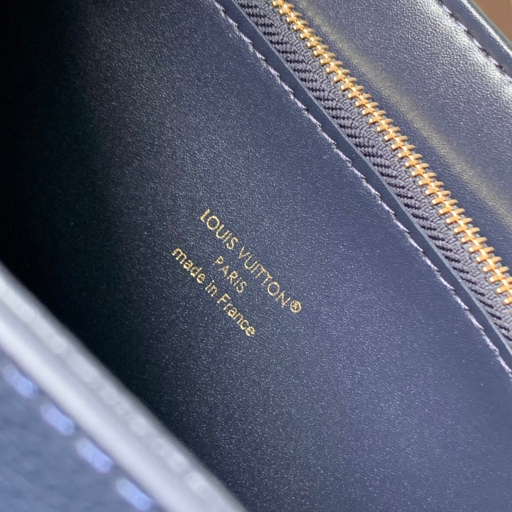 Twist MM Slim 23cm Dark Blue Calfskin 251410