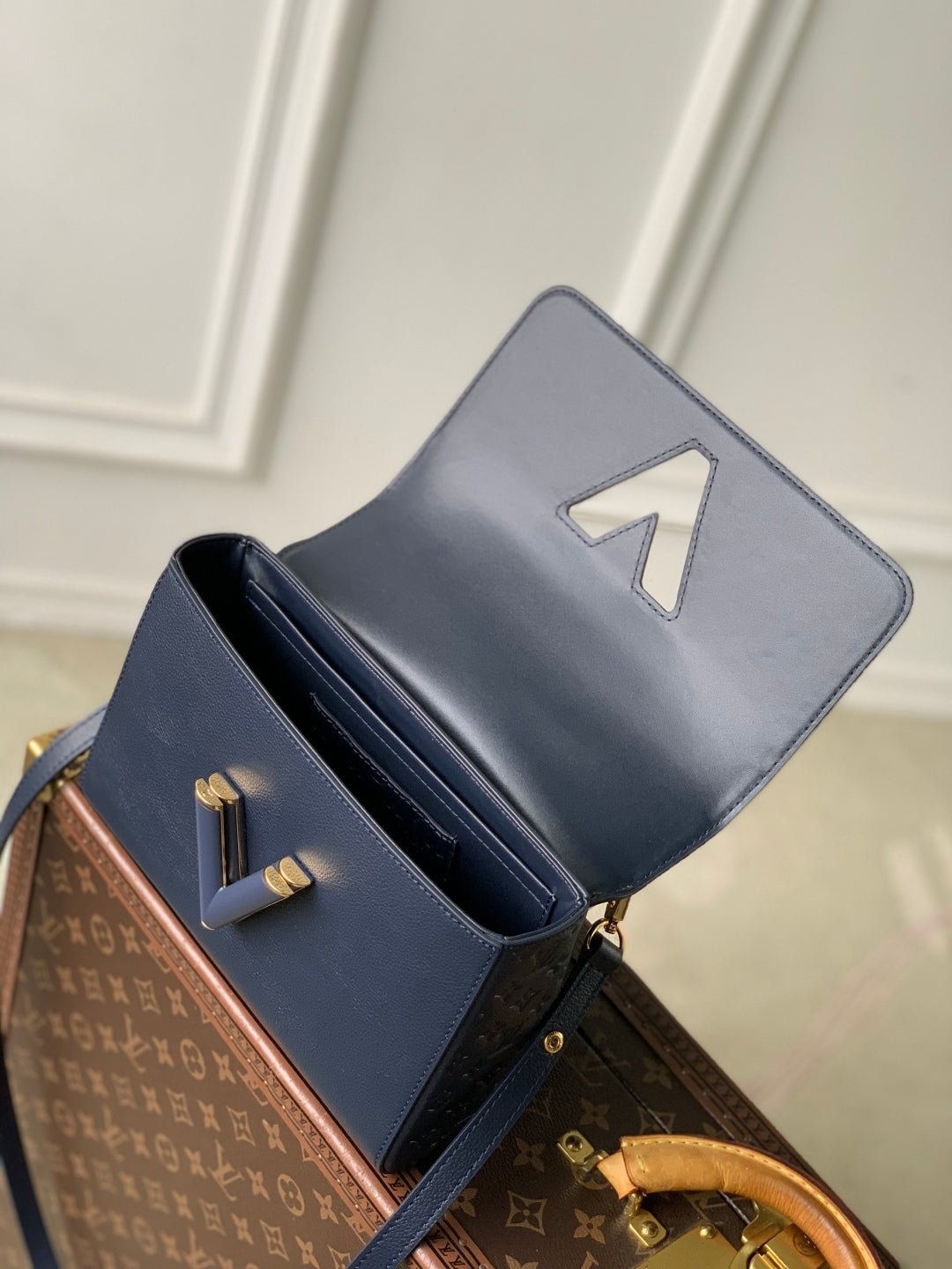 Twist MM Slim 23cm Dark Blue Calfskin 251410