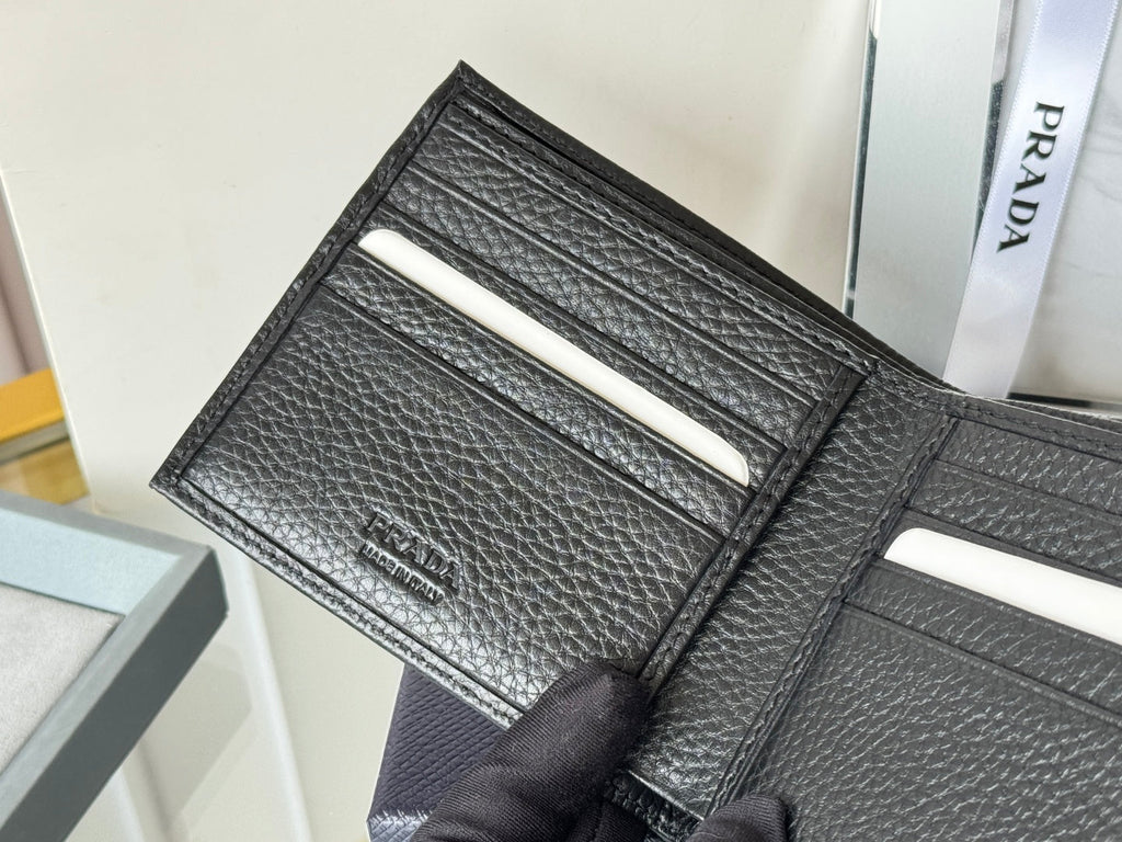 Pra 2M0513 Wallet 11cm Black lychee-grained cowhide HW