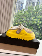 UGG PeakMod Mule Warm Beige Yellow Suede 525929