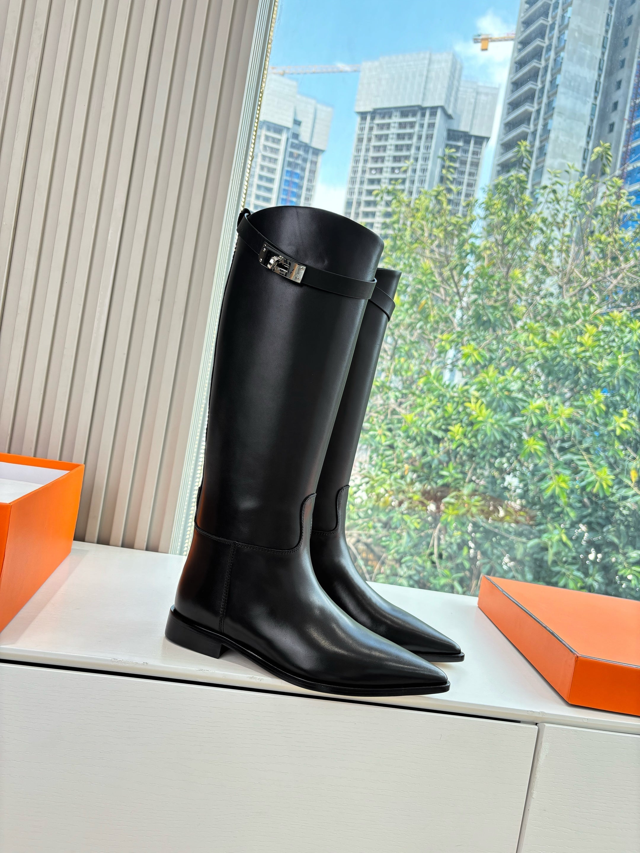HM Lizy Boot Black Cowhide 548752