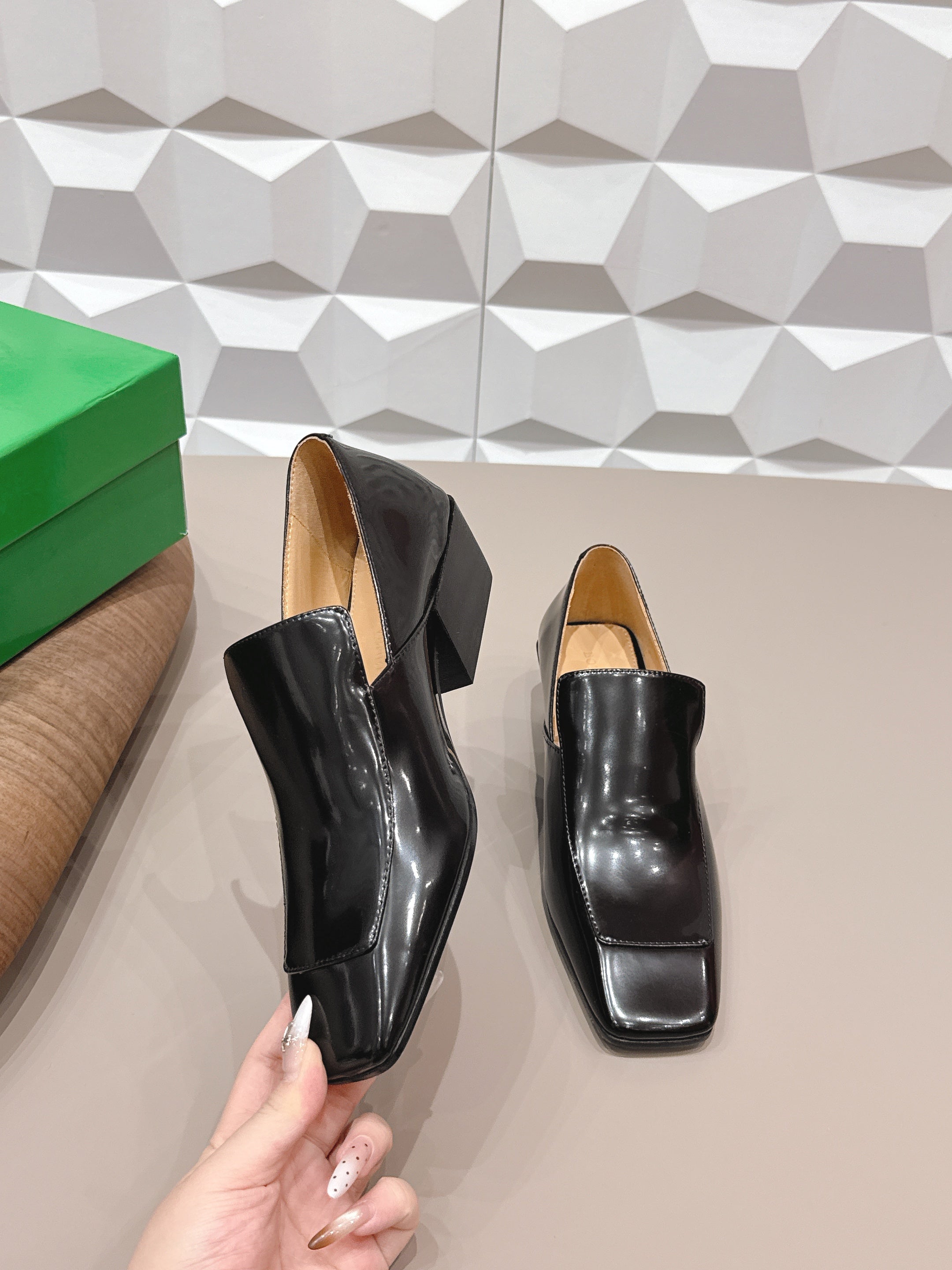 BV Okinawa Intrecciato Loafer 4cm Black Calfskin 613296