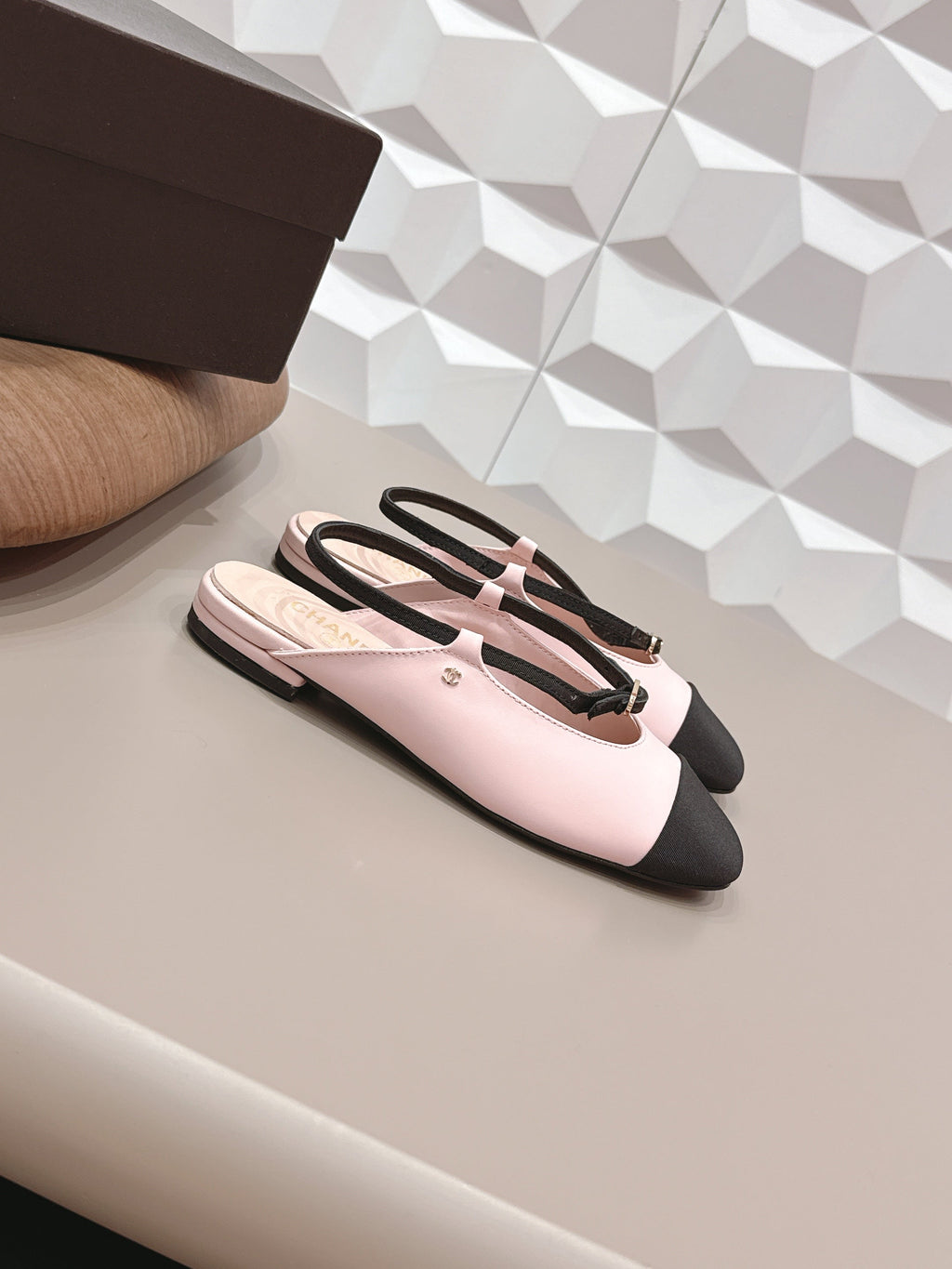 CC 26s Round-Toe Open-Back Flats Black Pink Fabric Leather 613256