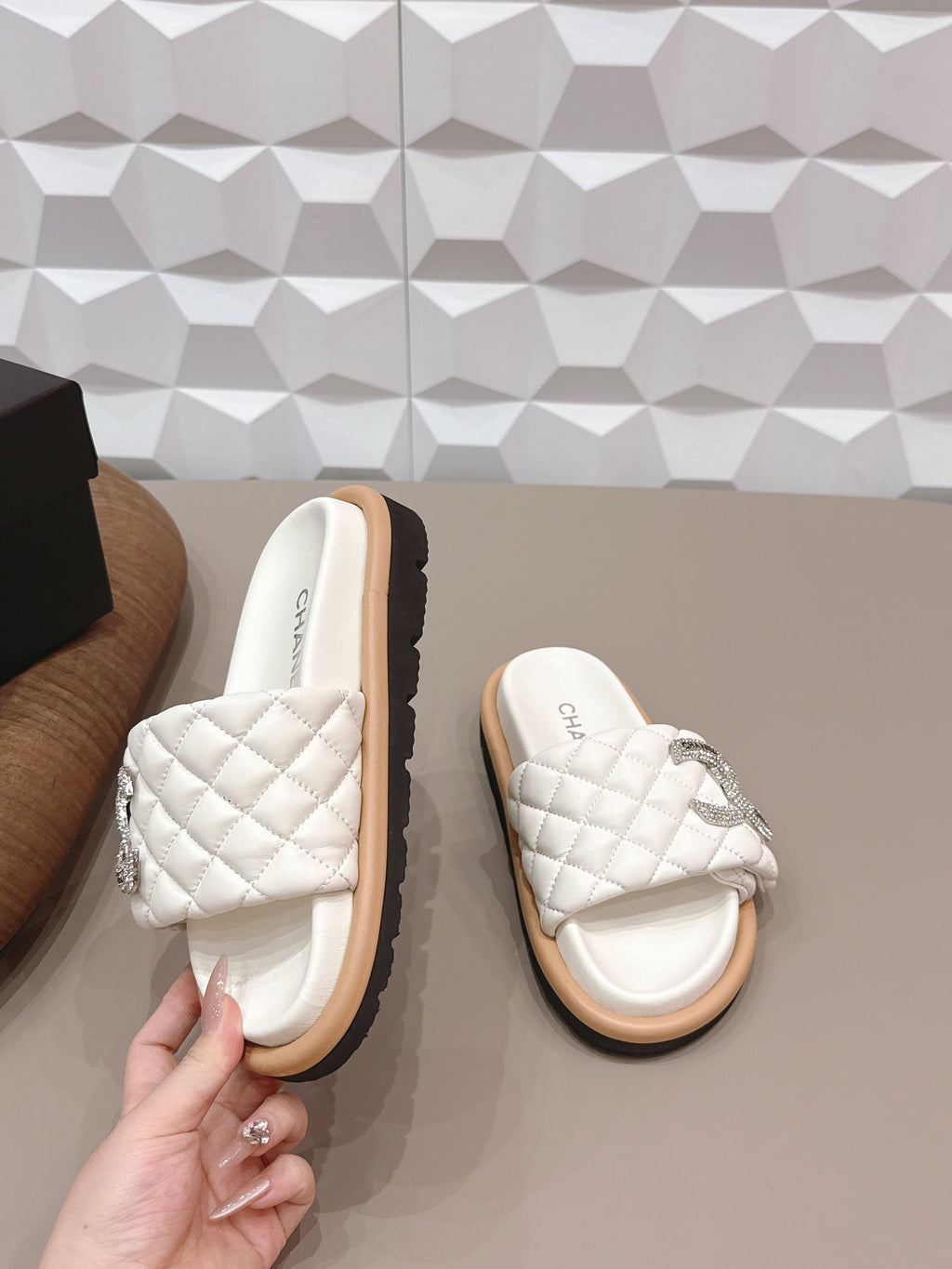 CC 26s Sandals Double C Buckle White Quilted Leather 613270