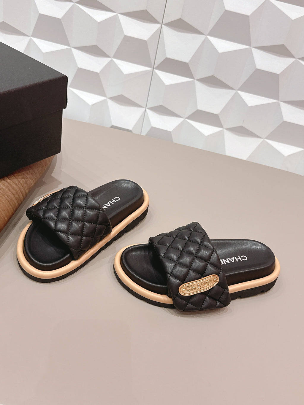 CC 26s Sandals Buckle Black Quilted Leather 613271