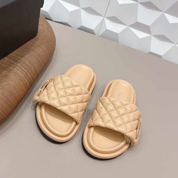CC 26s Sandals Buckle Beige Quilted Leather 613274