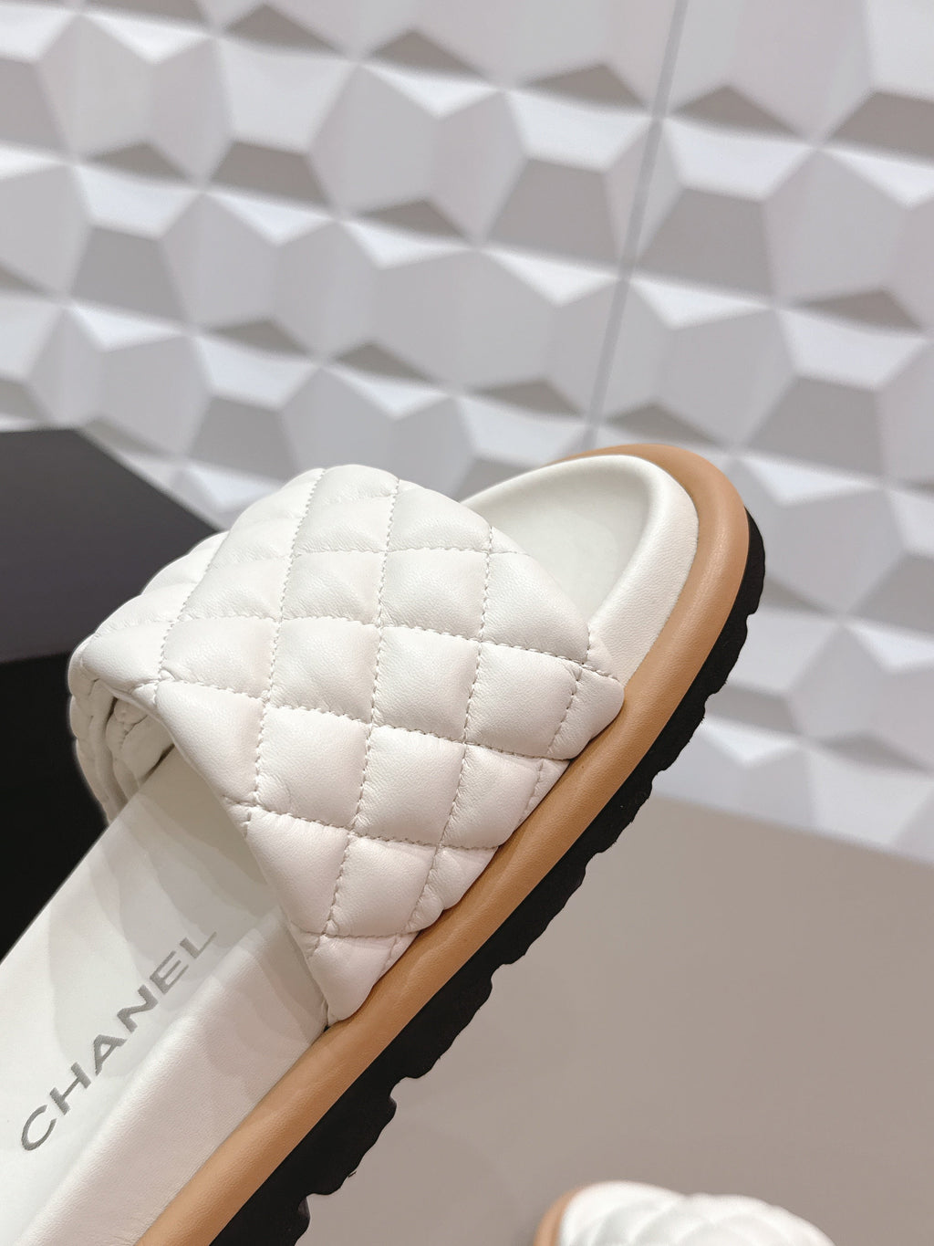 CC 26s Sandals Buckle White Quilted Leather 613275