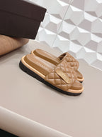CC 26s Sandals Buckle Brown Quilted Leather 613273