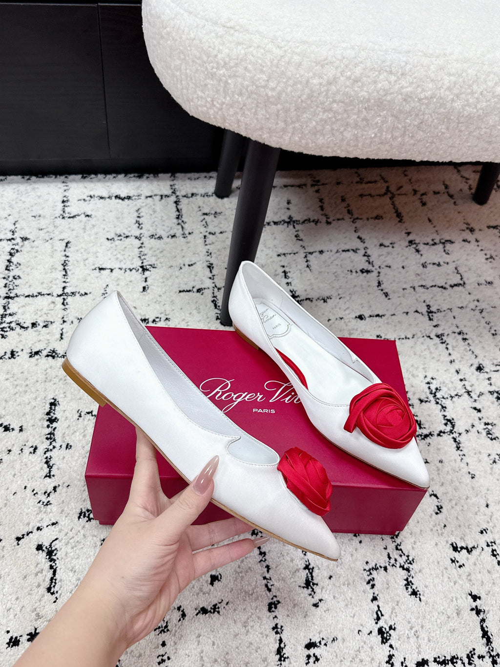 RV Rose Vivier Flower Slingback Flat White Red Satin 617288