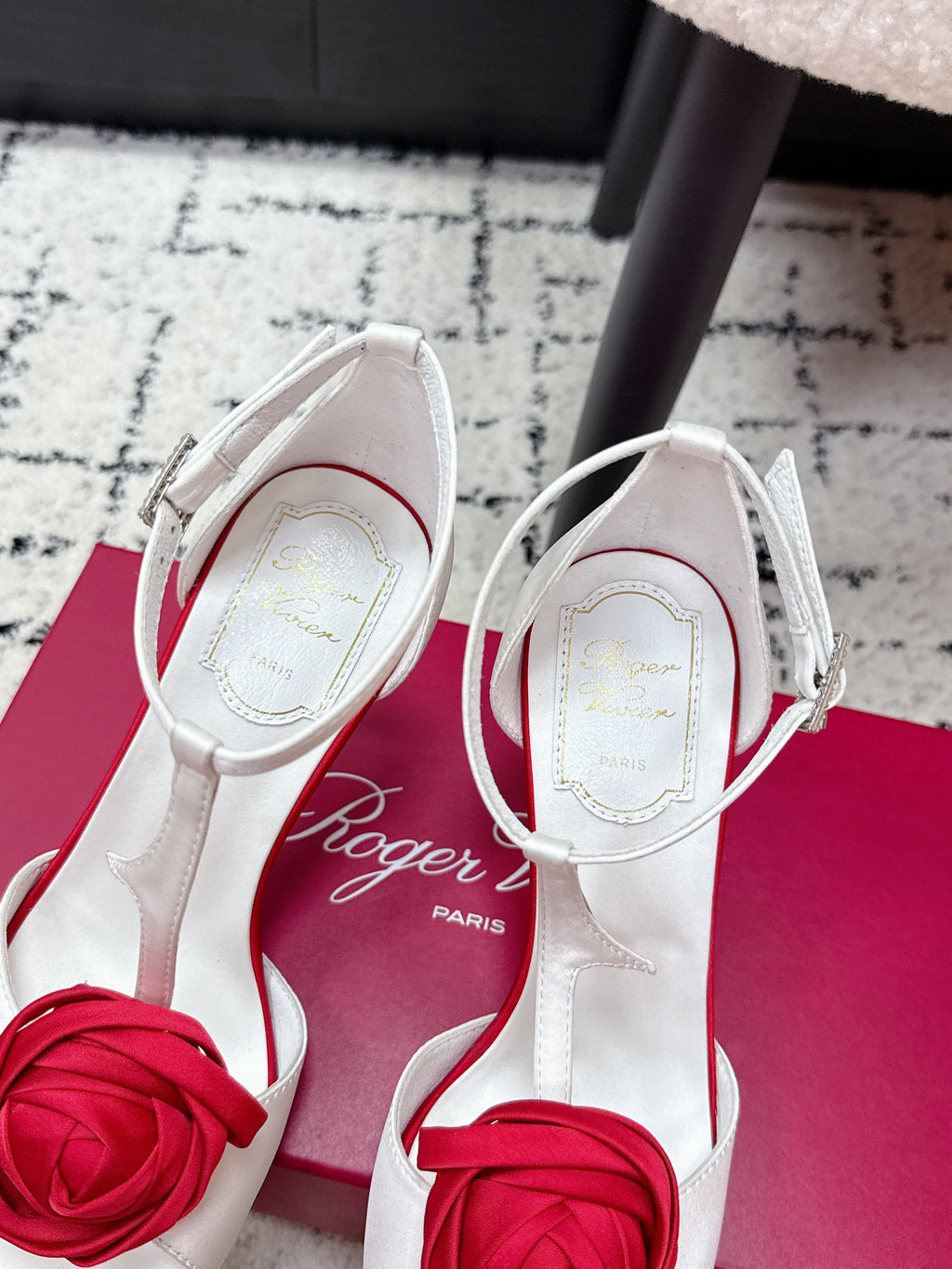 RV Rose Vivier Flower Sandal 10cm White Red Satin 617300
