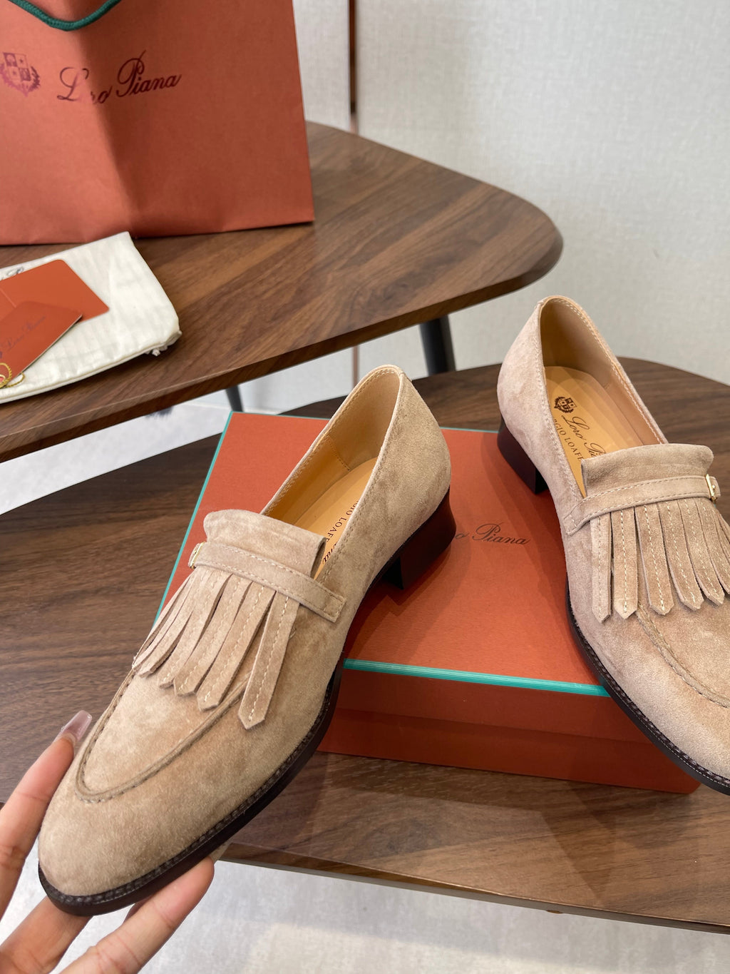LP 26SS Loafers Beige Suede 579618