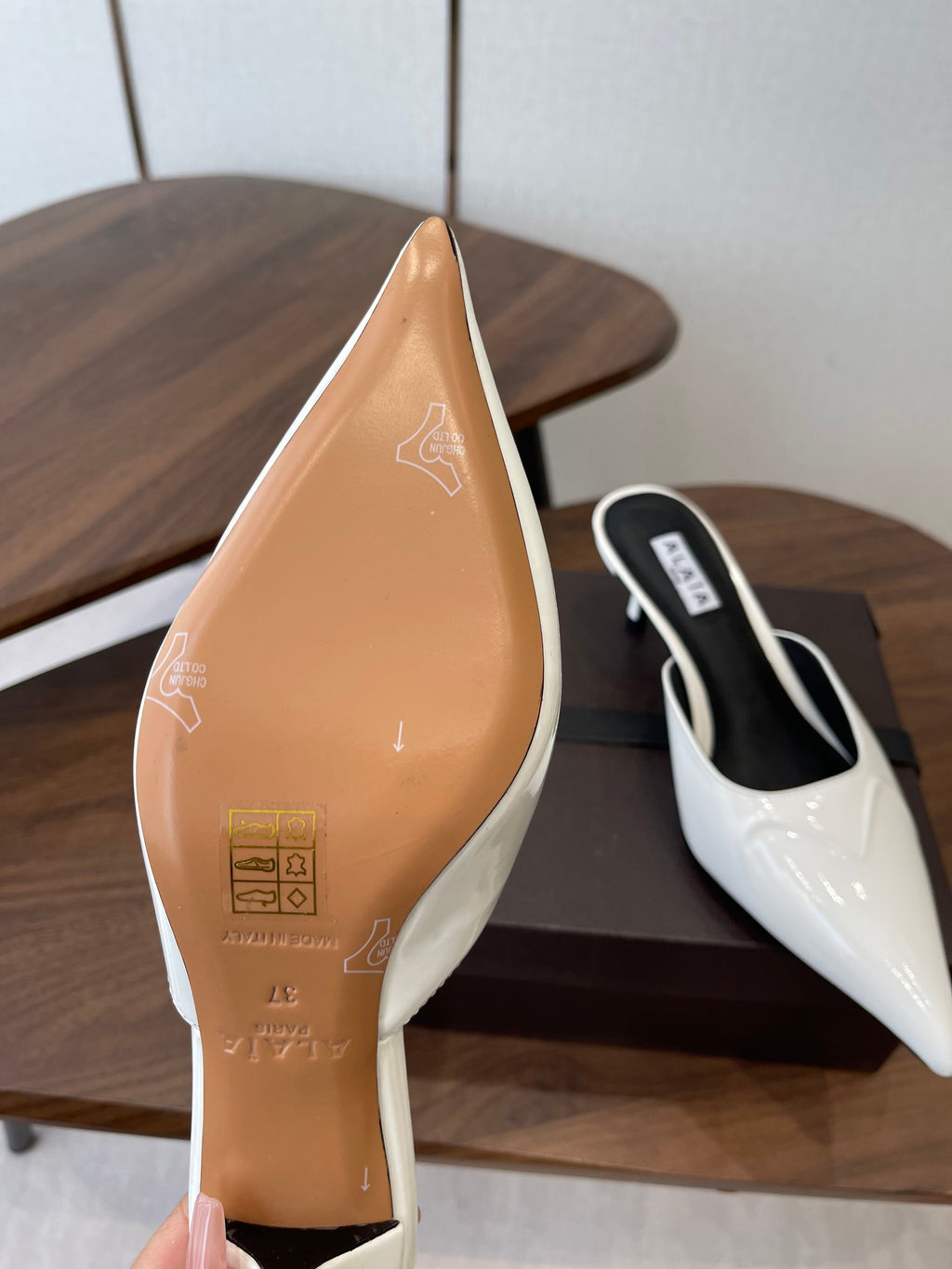 Alaia 26  Pointed-toe Mules 50 White Patent Leather 624908