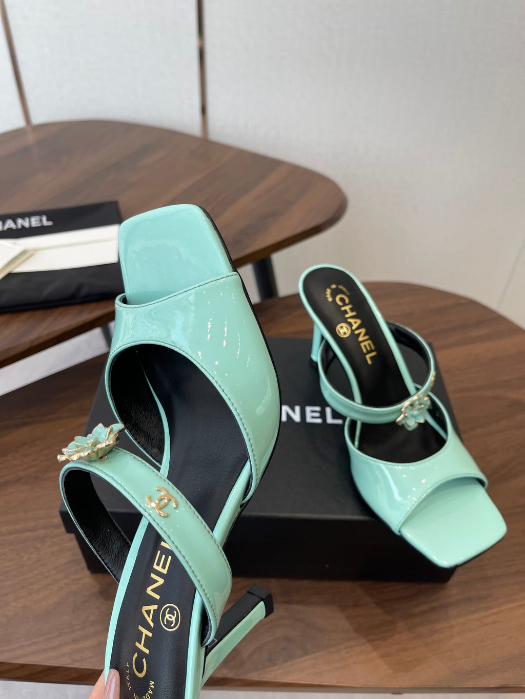 CC 26s Camellia Sandals 8cm Light Blue Patent Leather 624225