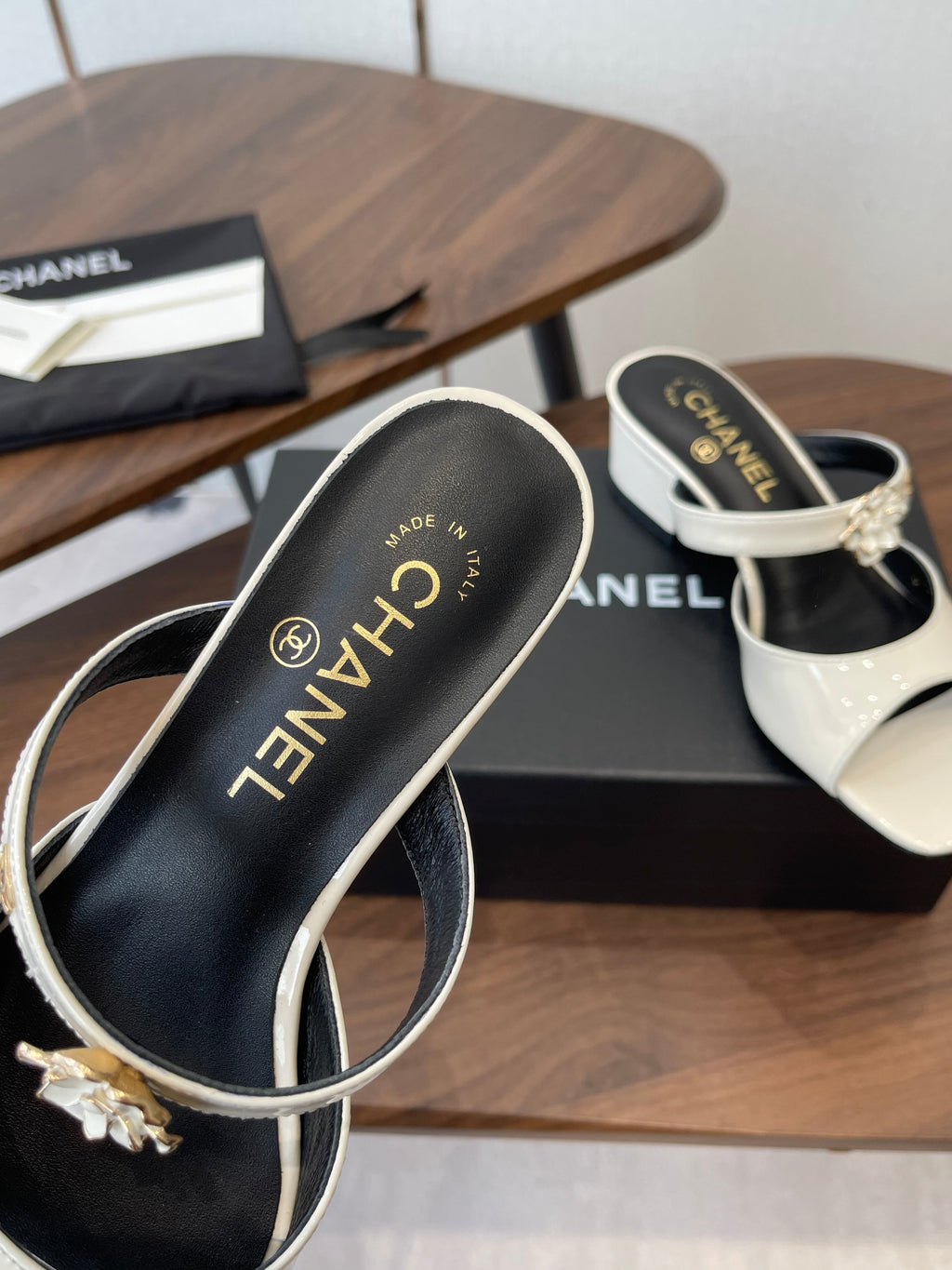 CC 26s Camellia Sandals 4.5cm White Patent Leather 624229
