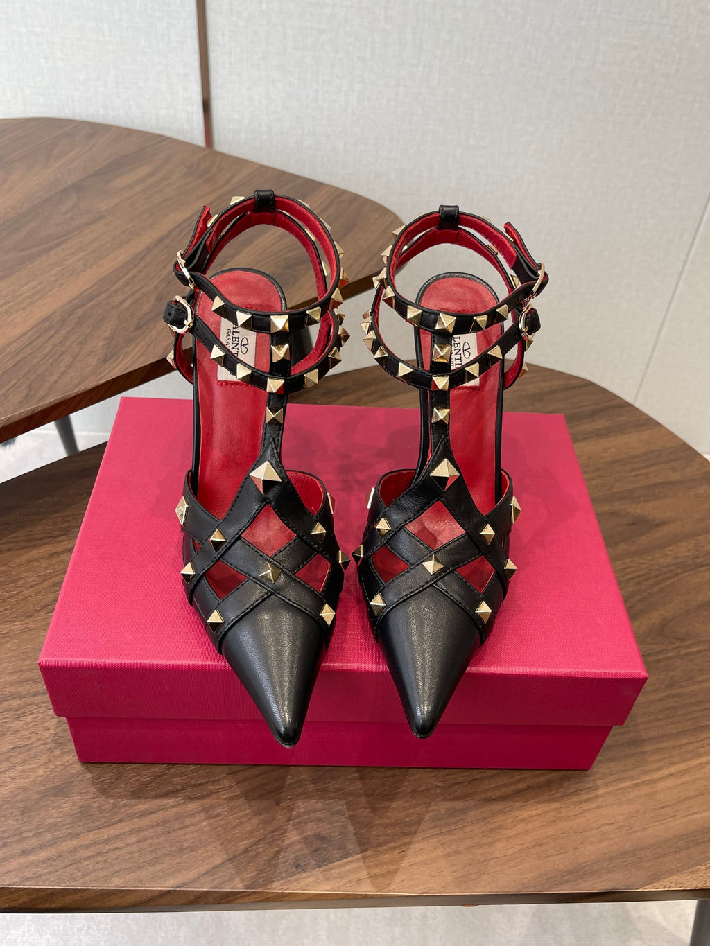 VT Studdy Pumps 95mm Black Red Leather 624357