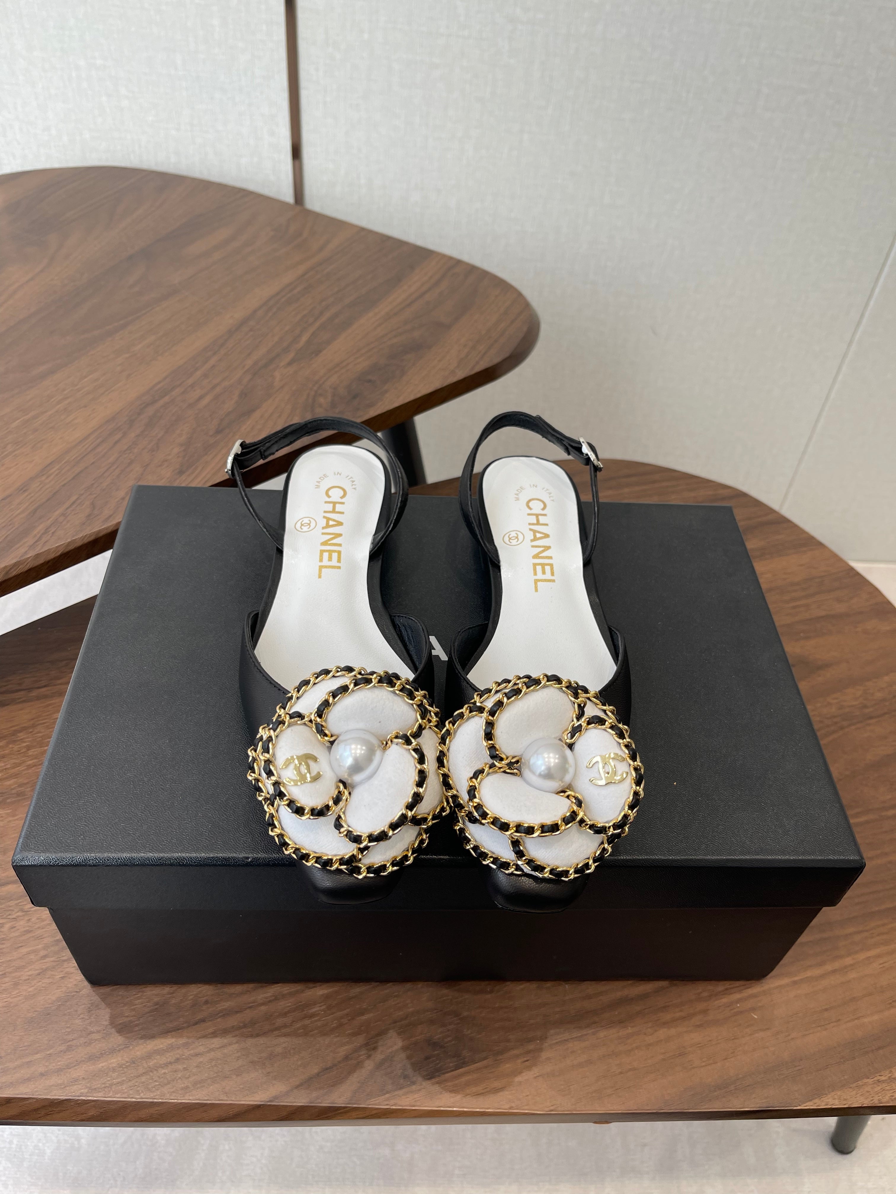 CC Classic Camellia Flat Slingback Black White Leather 624232