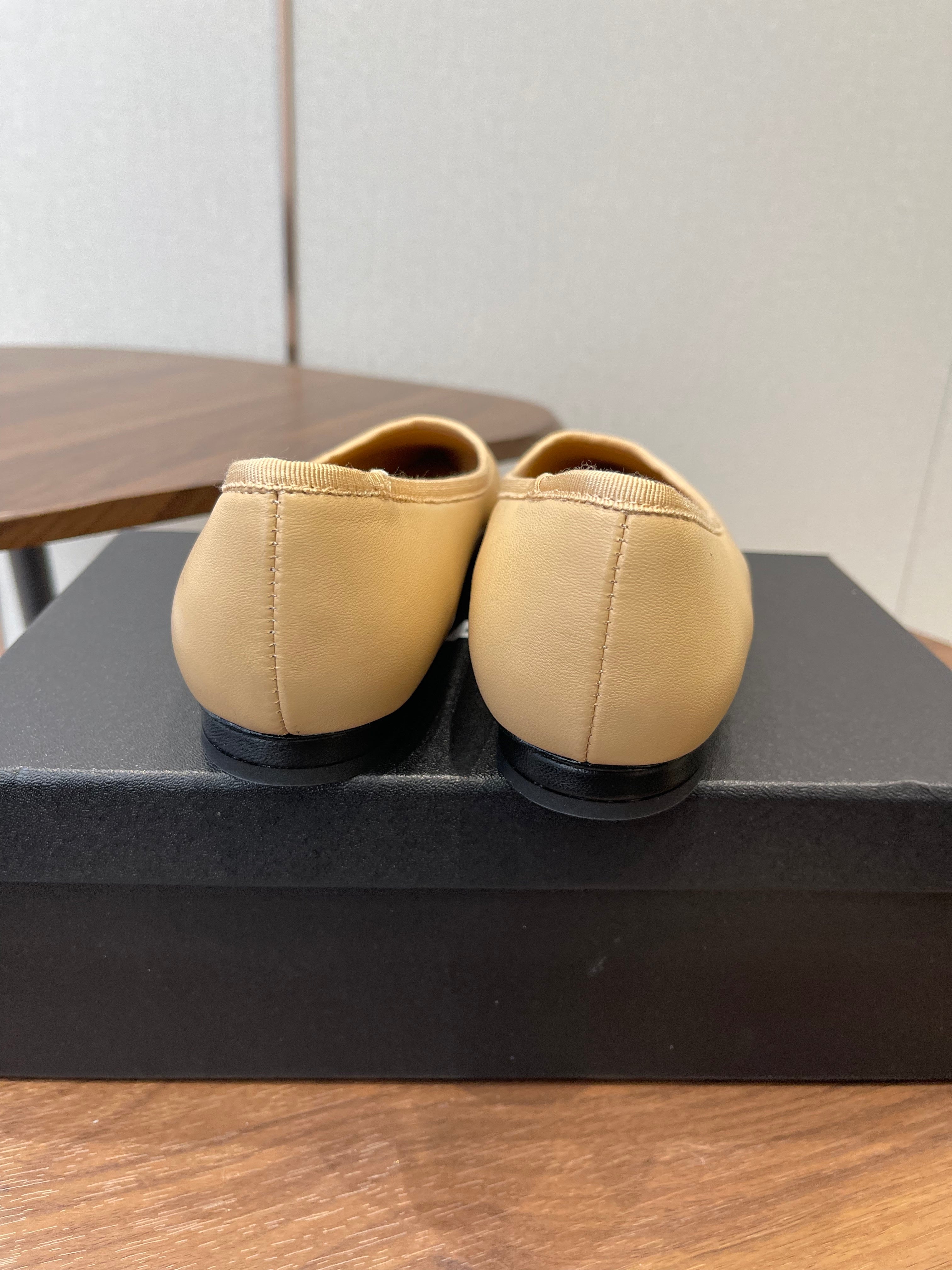 CC 26s Ballet Flats Beige Yellow Lambskin 624241