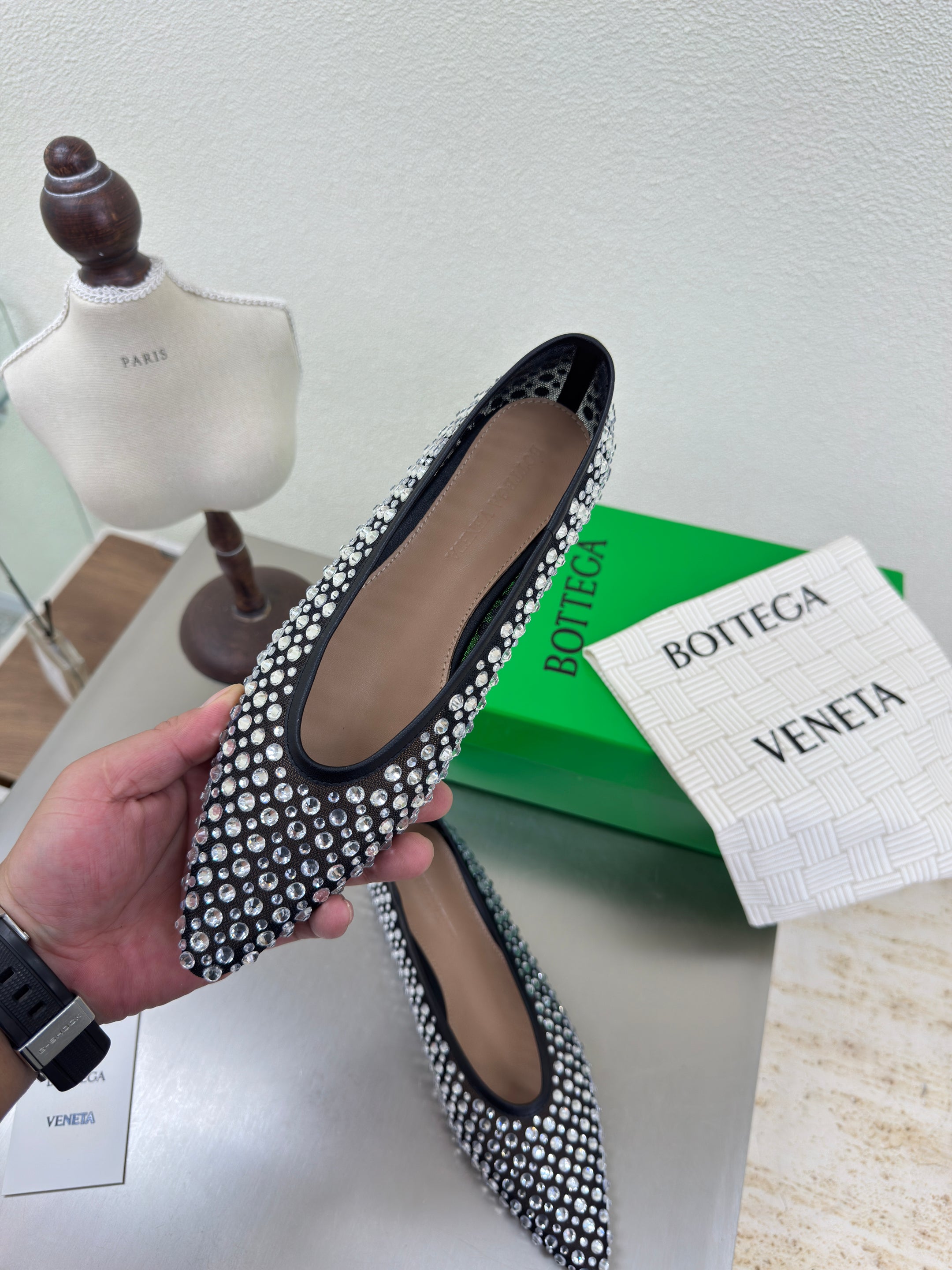 BV Rhinestones Sofia Deep Flat Black Mesh 428484