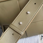 BV 25 Arco Camera Bag 28cm Algae Leather