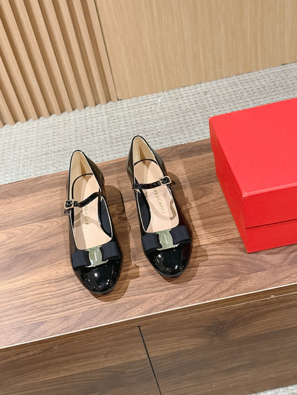 Ferragamo Vara Bow Mary Jane 3cm Black Patent Leather 693008